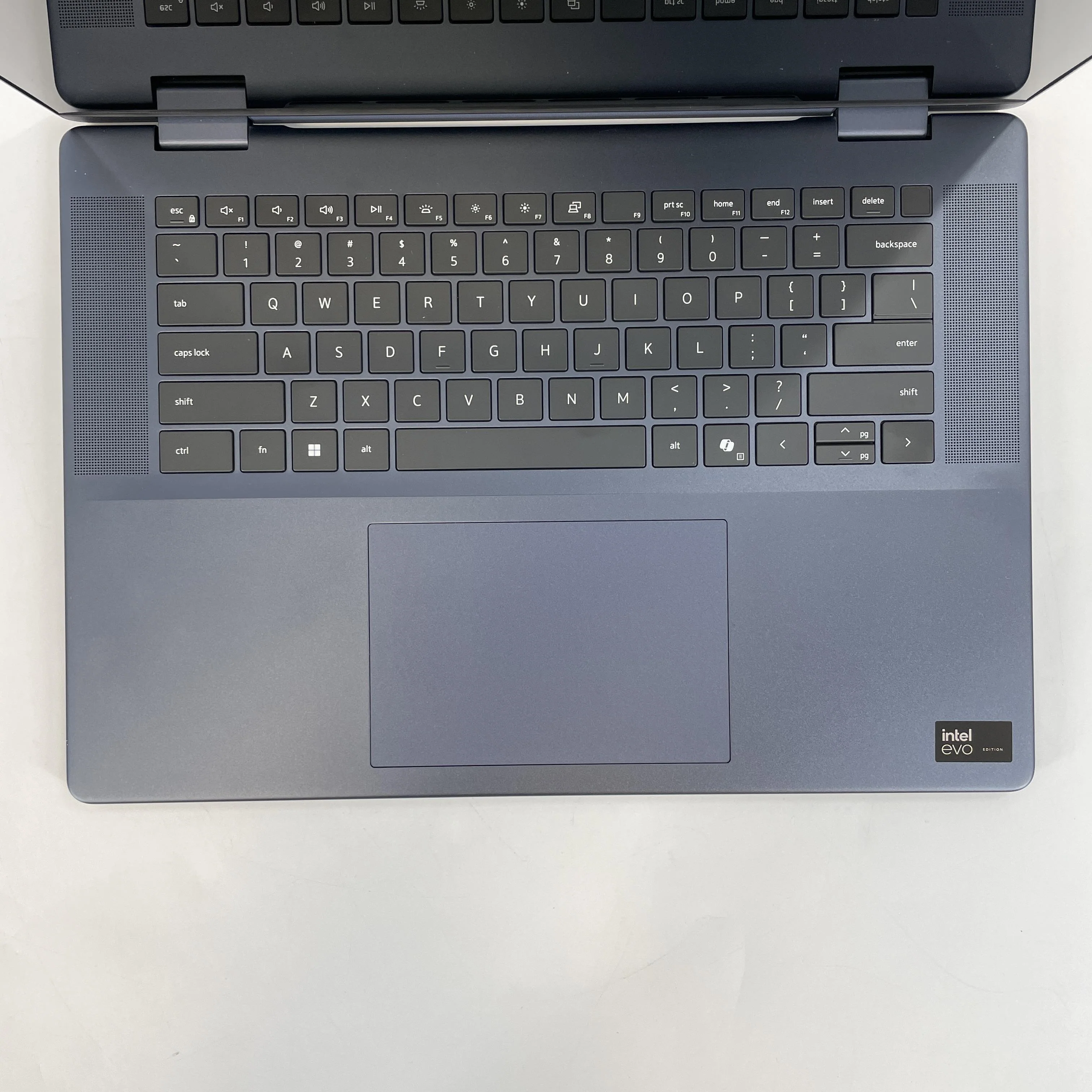 Dell Inspiron 7640 (2-in-1) 16 Blue 3.8 GHz Intel Core Ultra 7 32GB RAM 1TB Solid State Drive - Image 2