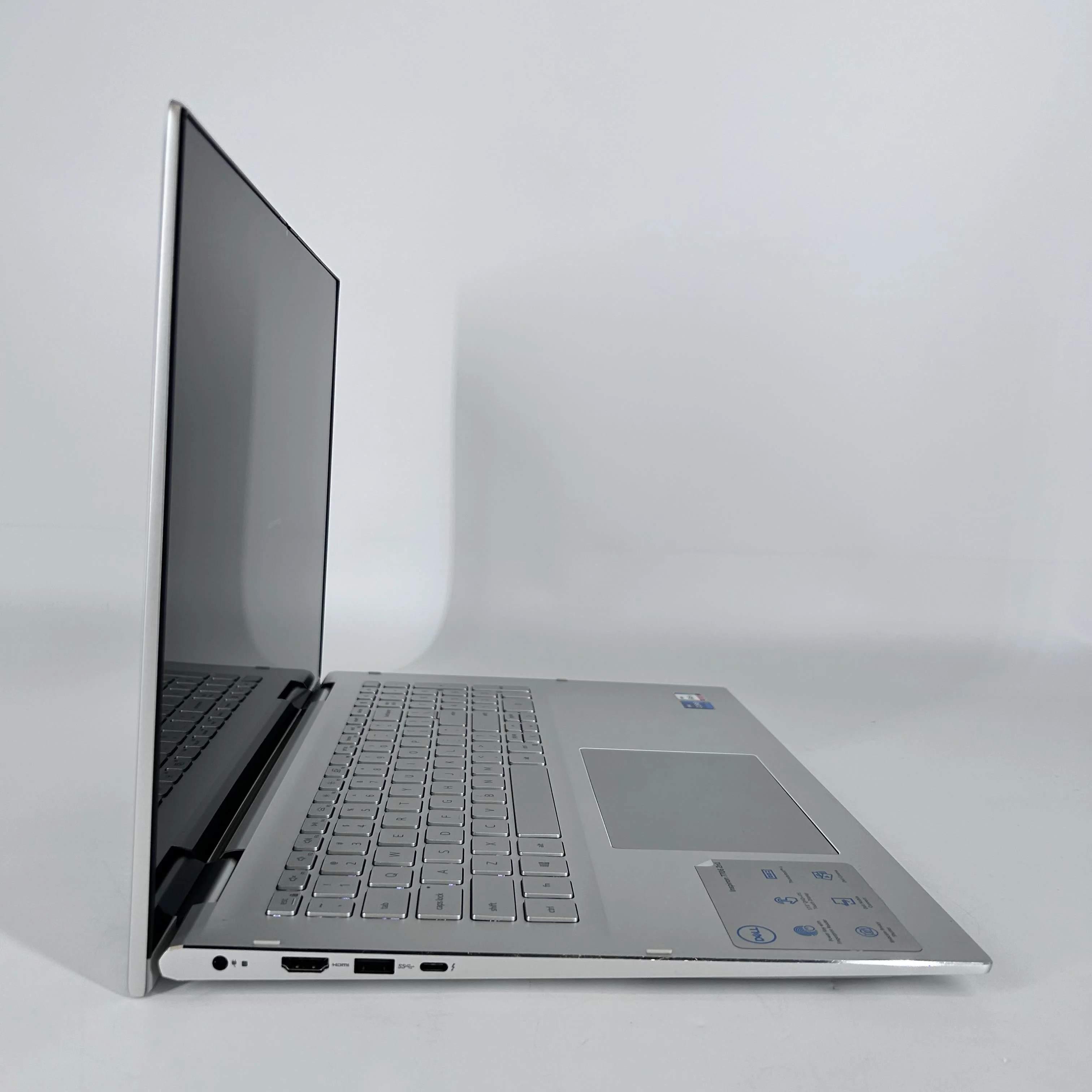 Dell Inspiron 7706 (2-in-1) 17 Silver 2.8 GHz Intel Core i7 11th Gen. 16GB RAM 1TB Solid State Drive - Image 3
