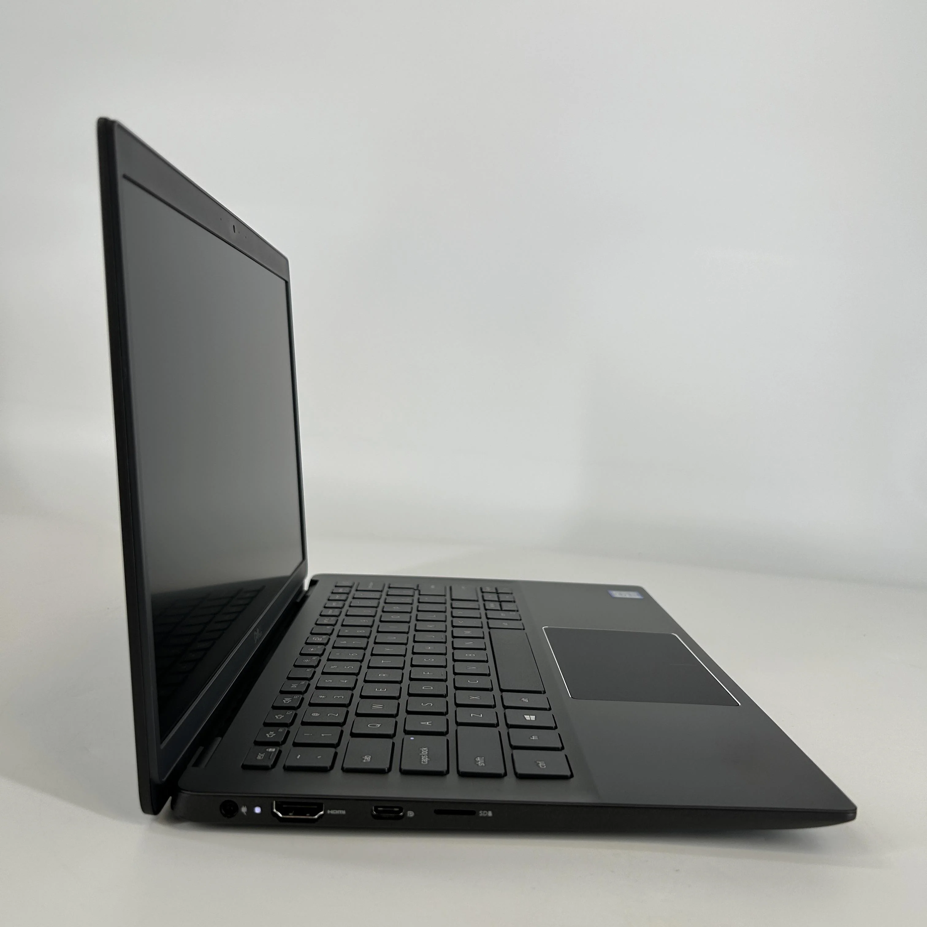 Dell Latitude 3301 13.3 Gray 2.1 GHz Intel Core i3 8th Gen. 4GB RAM 128GB Solid State Drive - Image 3