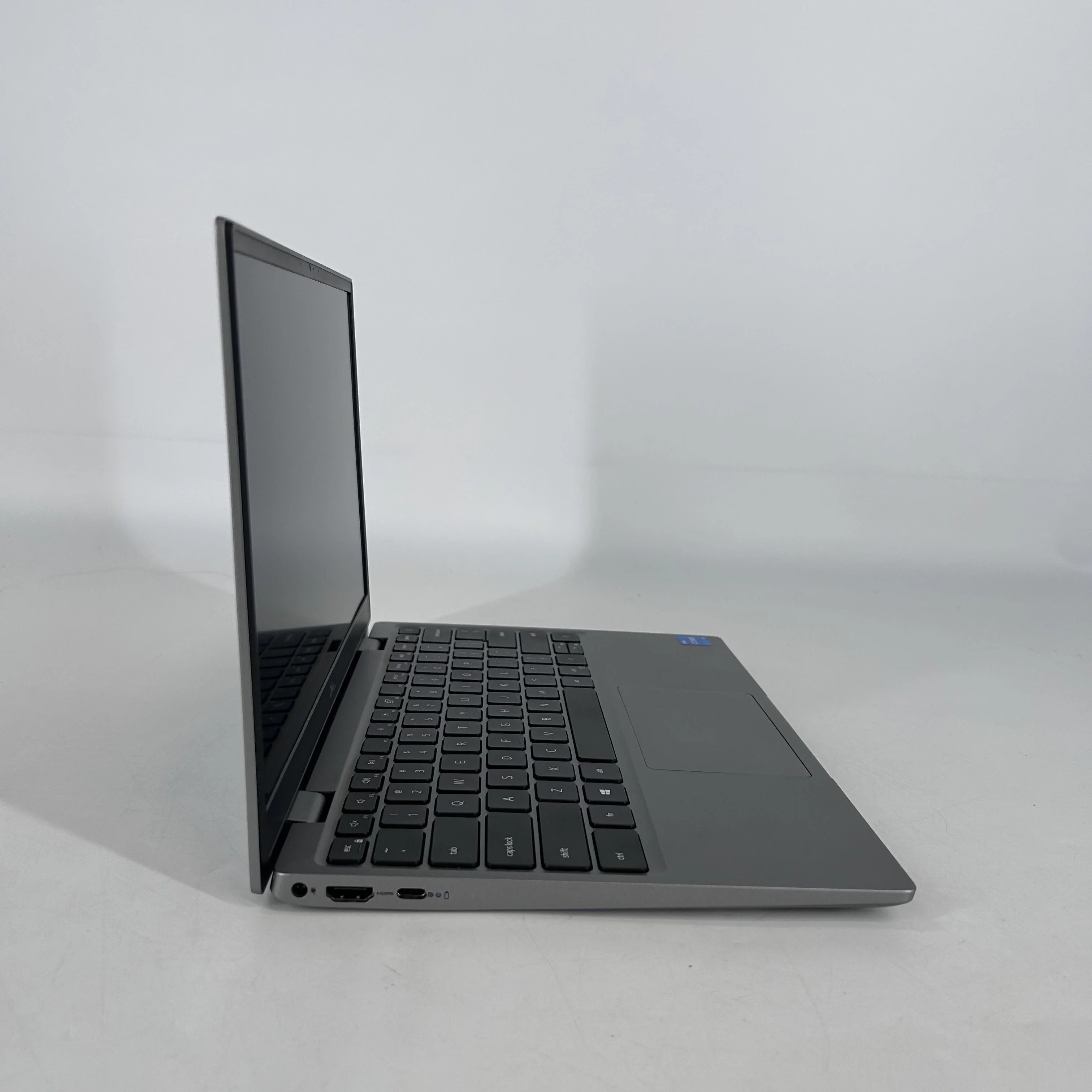 Dell Latitude 3320 13.3 Gray 2.6 GHz Intel Core i5 11th Gen. 16GB RAM 512GB Solid State Drive - Image 3