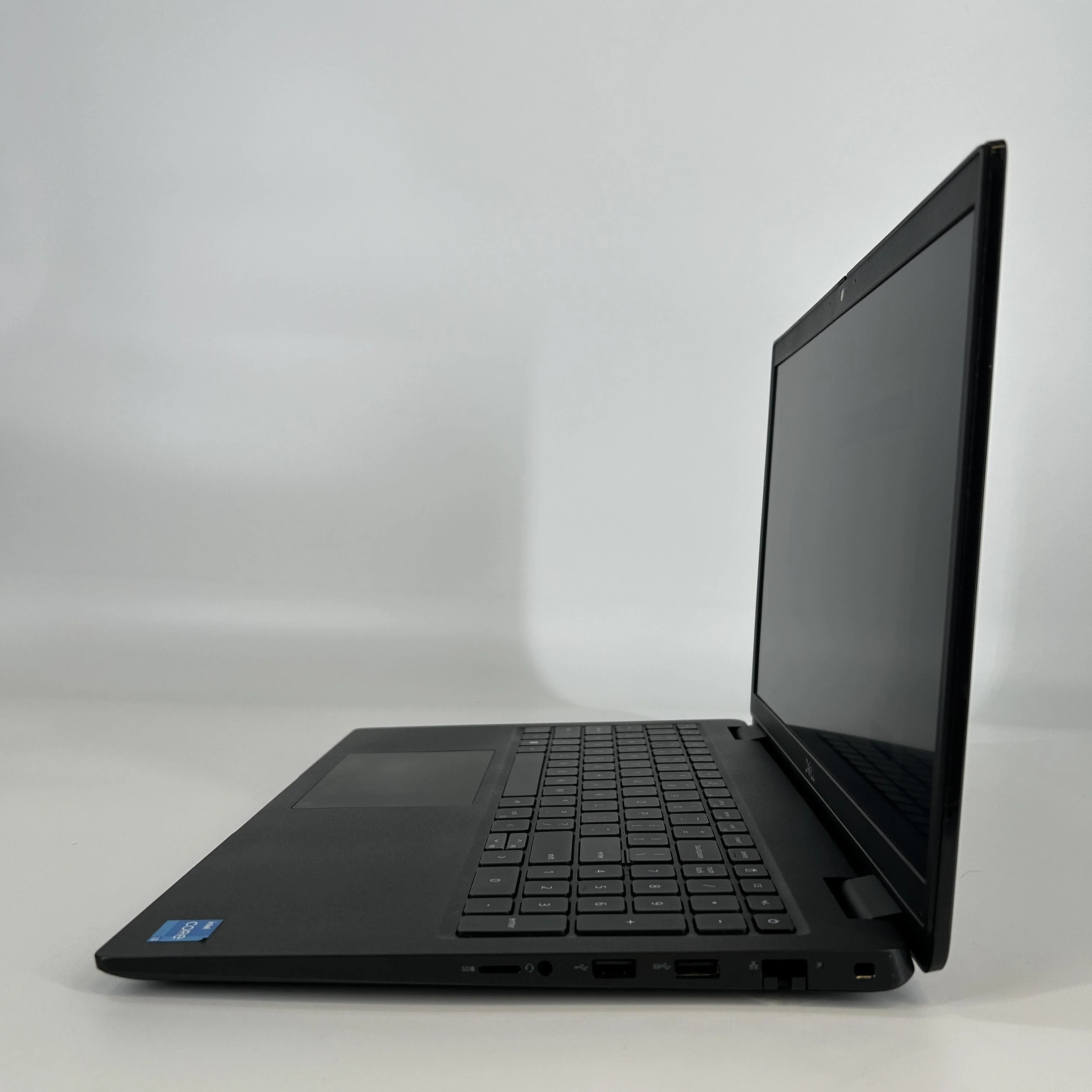 Dell Latitude 3520 15.6 Gray 3.0 GHz Intel Core i3 11th Gen. 16GB RAM 256GB Solid State Drive - Image 4