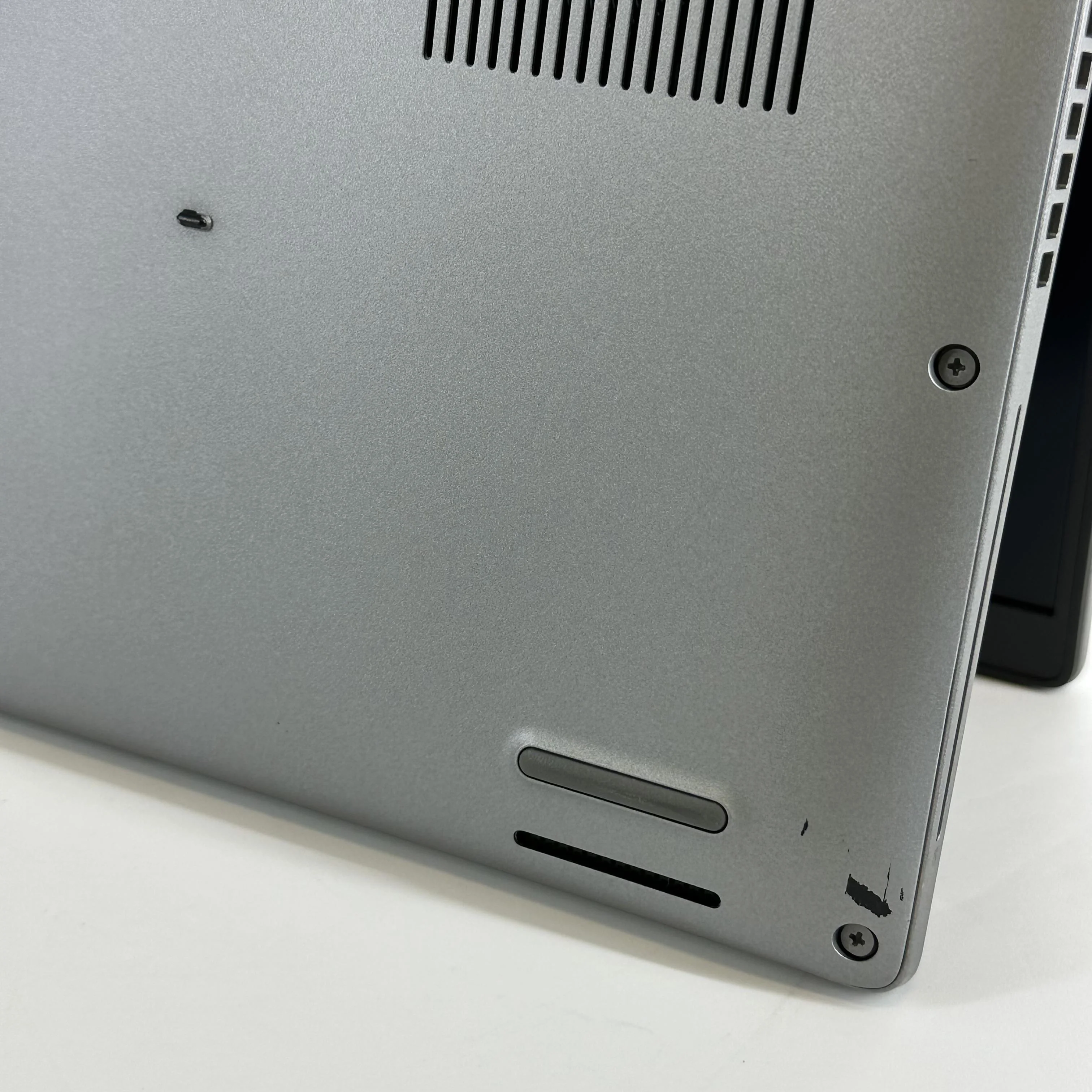 Dell Latitude 5420 14 Gray 3.0 GHz Intel Core i7 11th Gen. 16GB RAM 512GB Solid State Drive - Image 9