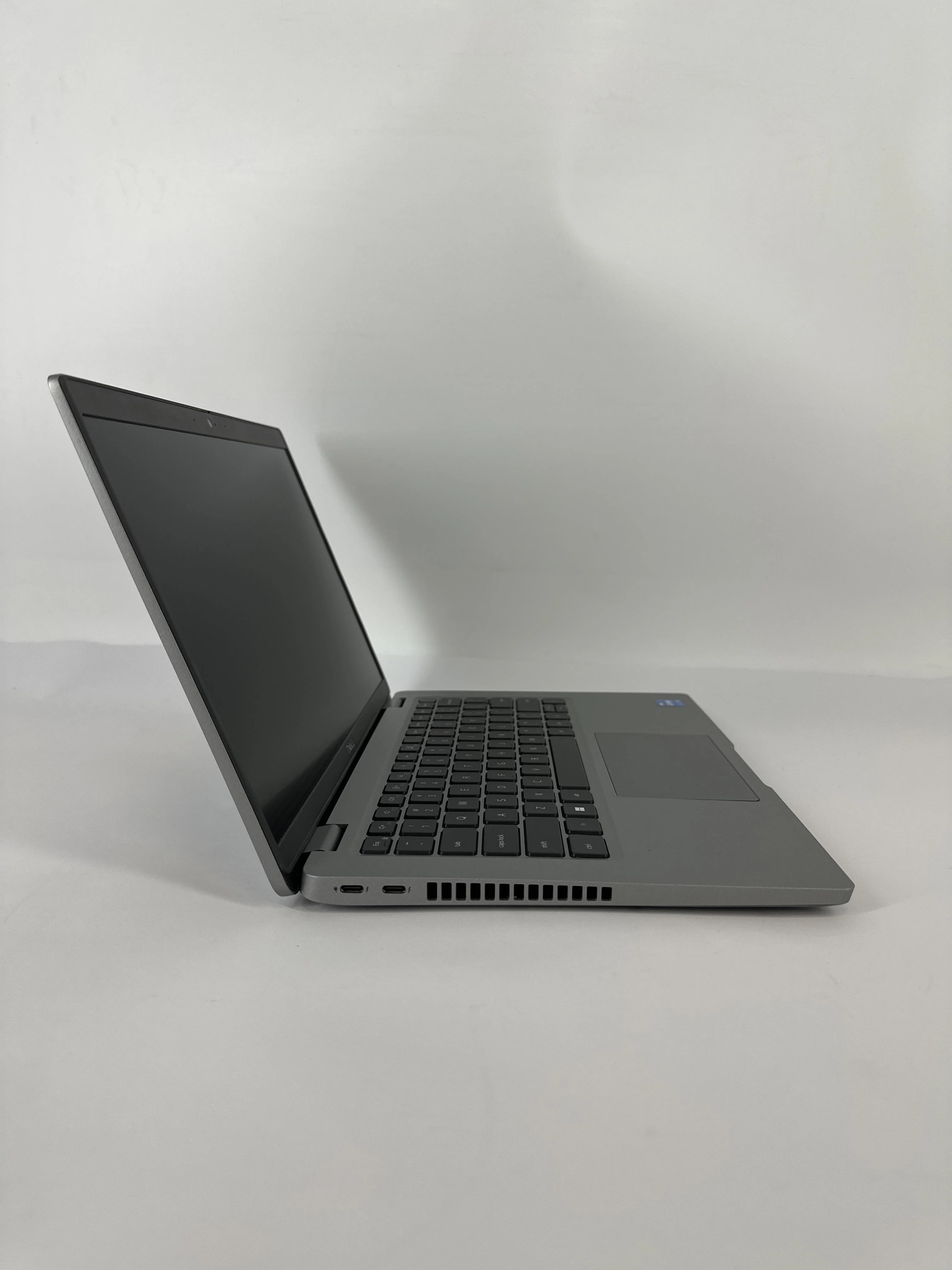 Dell Latitude 5430 14 Gray 1.3 GHz Intel Core i5 12th Gen. 16GB RAM 256GB Solid State Drive - Image 3