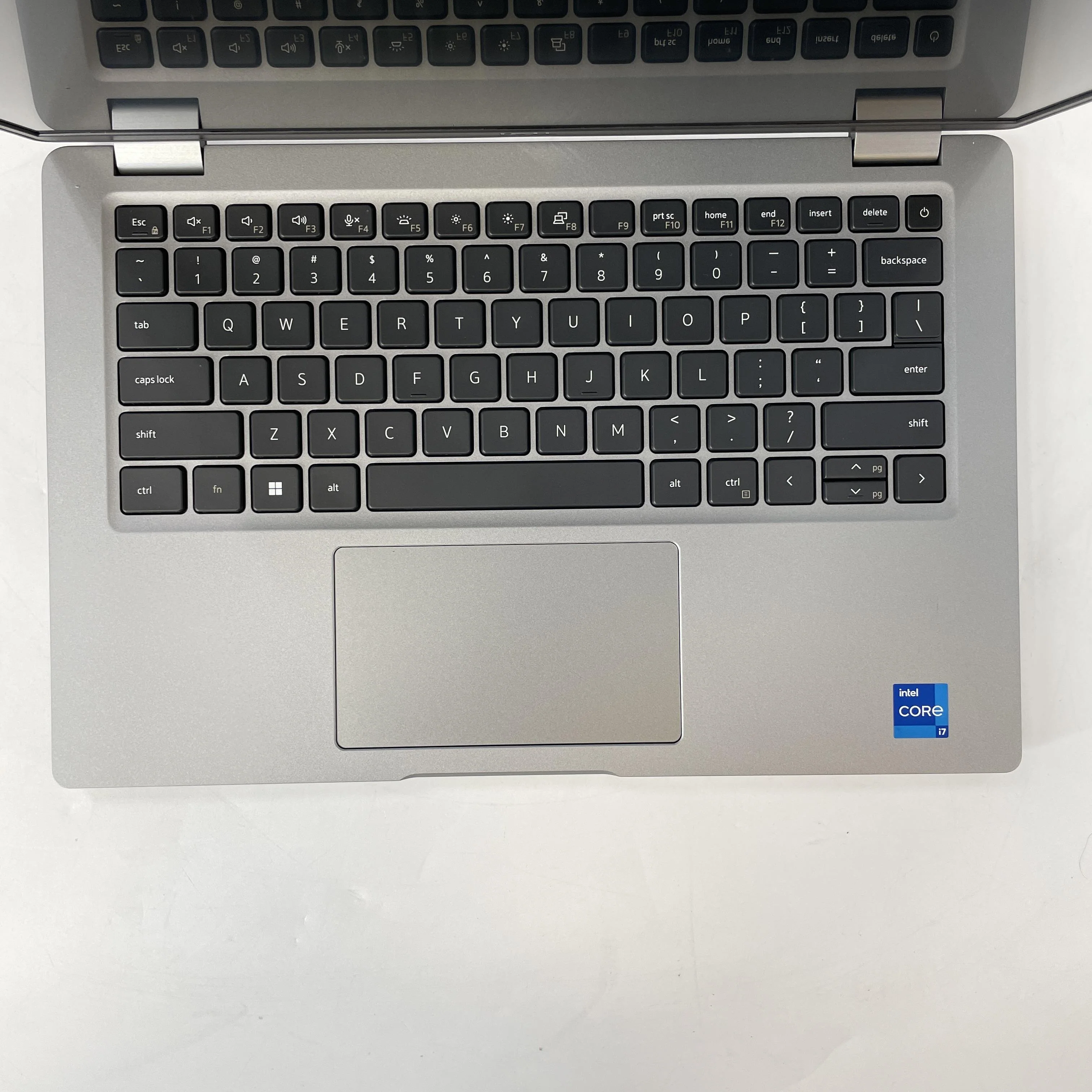 Dell Latitude 5430 14 Gray 1.7 GHz Intel Core i7 12th Gen. 16GB RAM 512GB Solid State Drive - Image 2