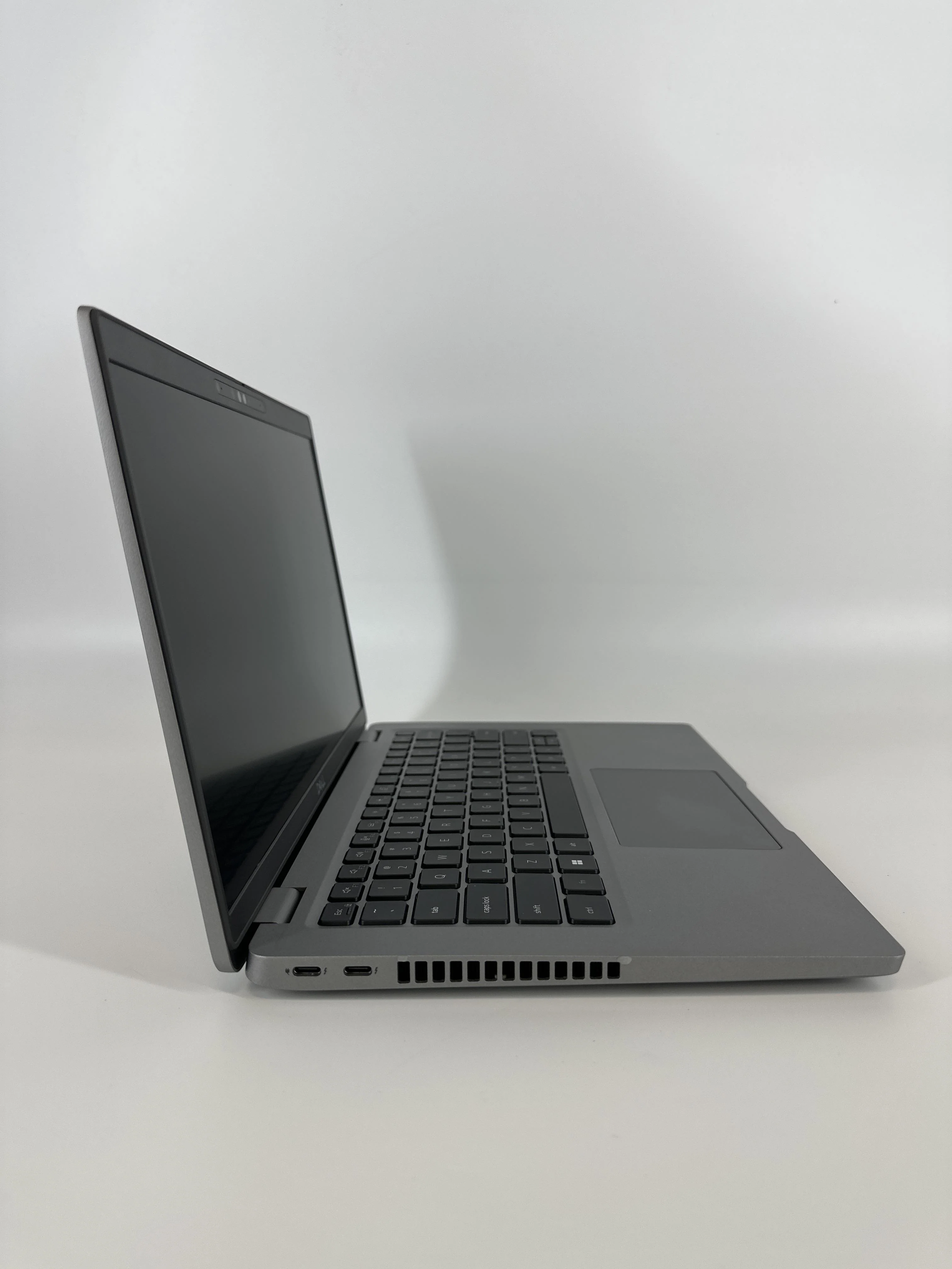 Dell Latitude 5430 14 Gray 1.8 GHz Intel Core i7 12th Gen. 32GB RAM 1TB Solid State Drive - Image 3