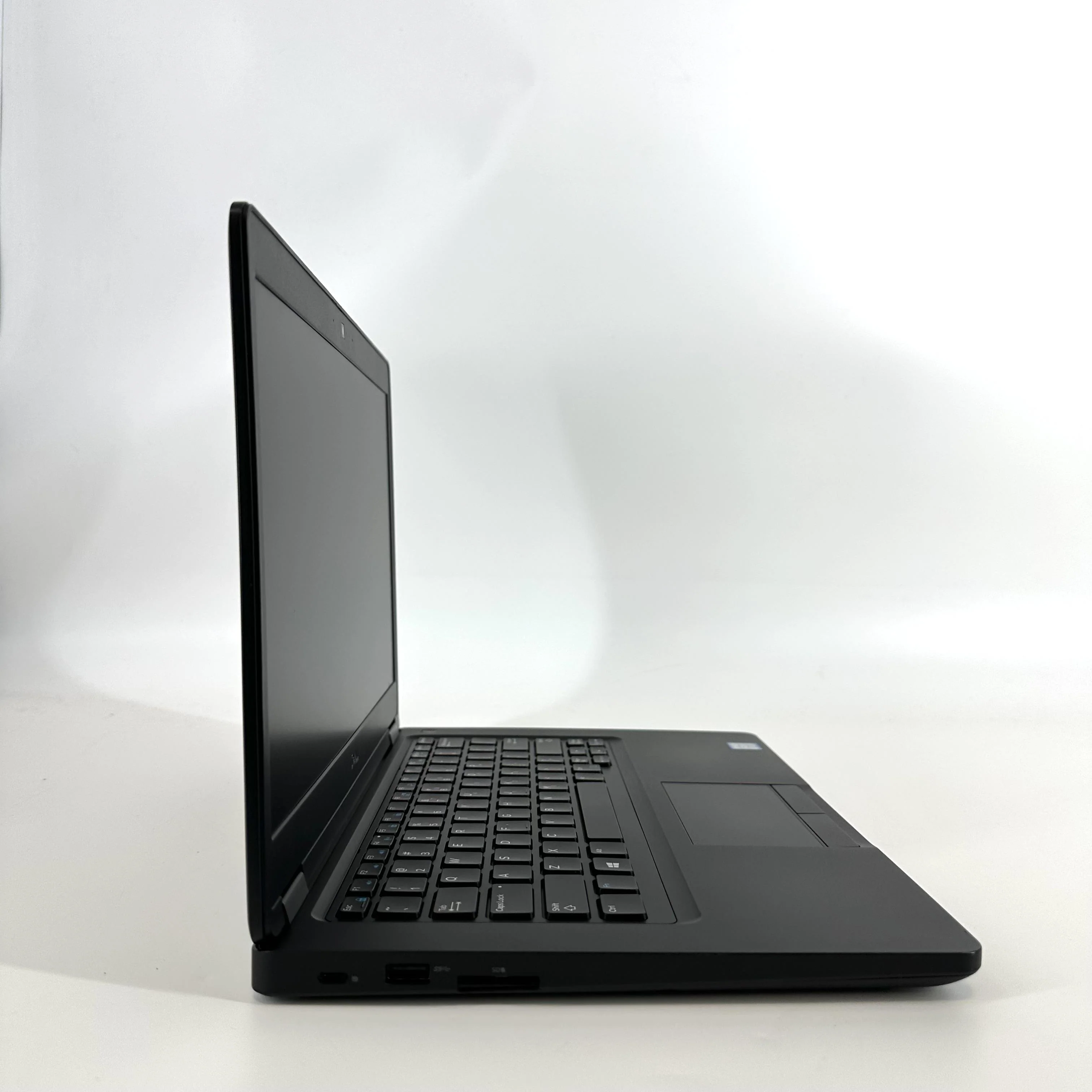 Dell Latitude 5491 14 Black 2.5 GHz Intel Core i5 8th Gen. 16GB RAM 256GB Solid State Drive - Image 3