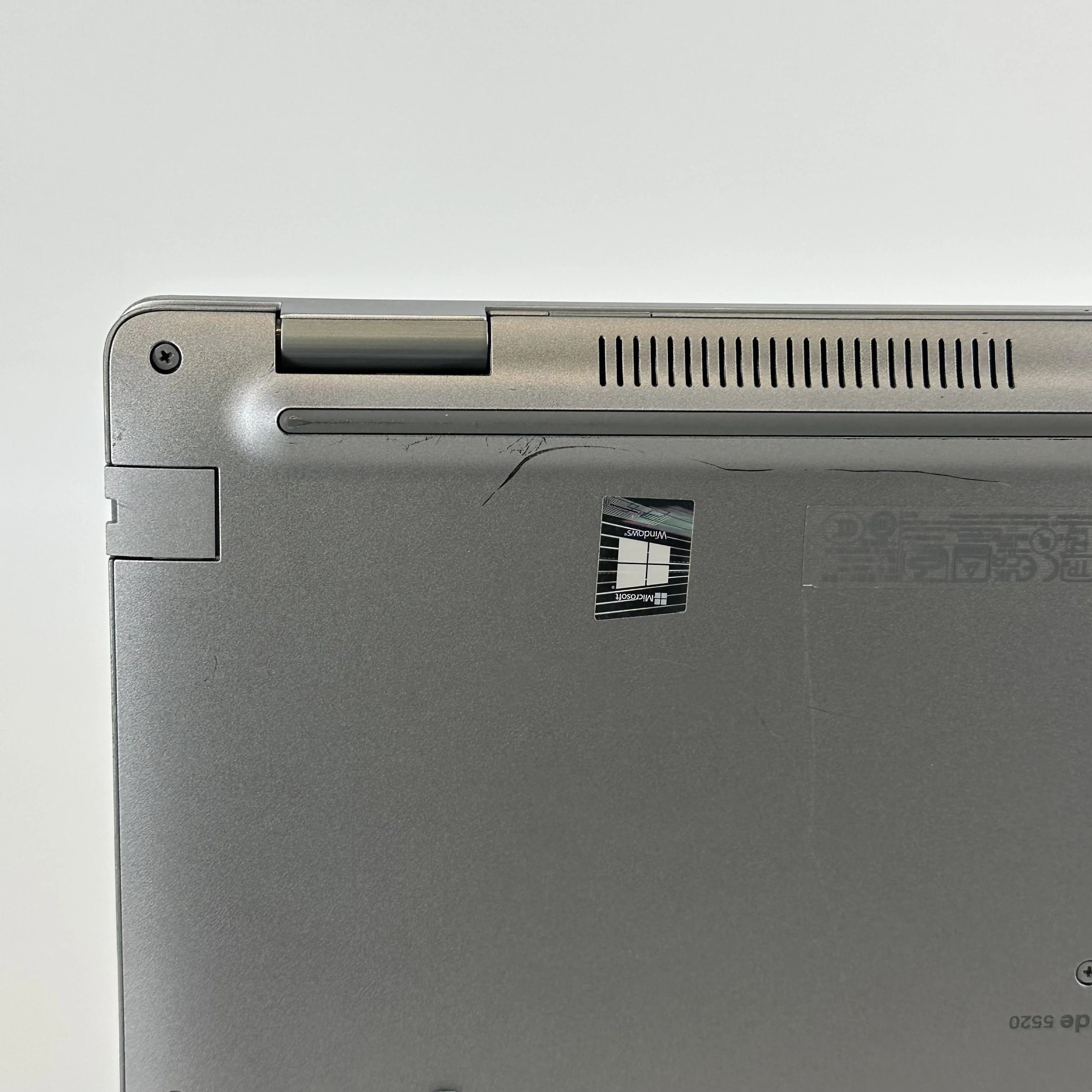 Dell Latitude 5520 15.6 Gray 3.0 GHz Intel Core i7 11th Gen. 16GB RAM 512GB Solid State Drive - Image 6