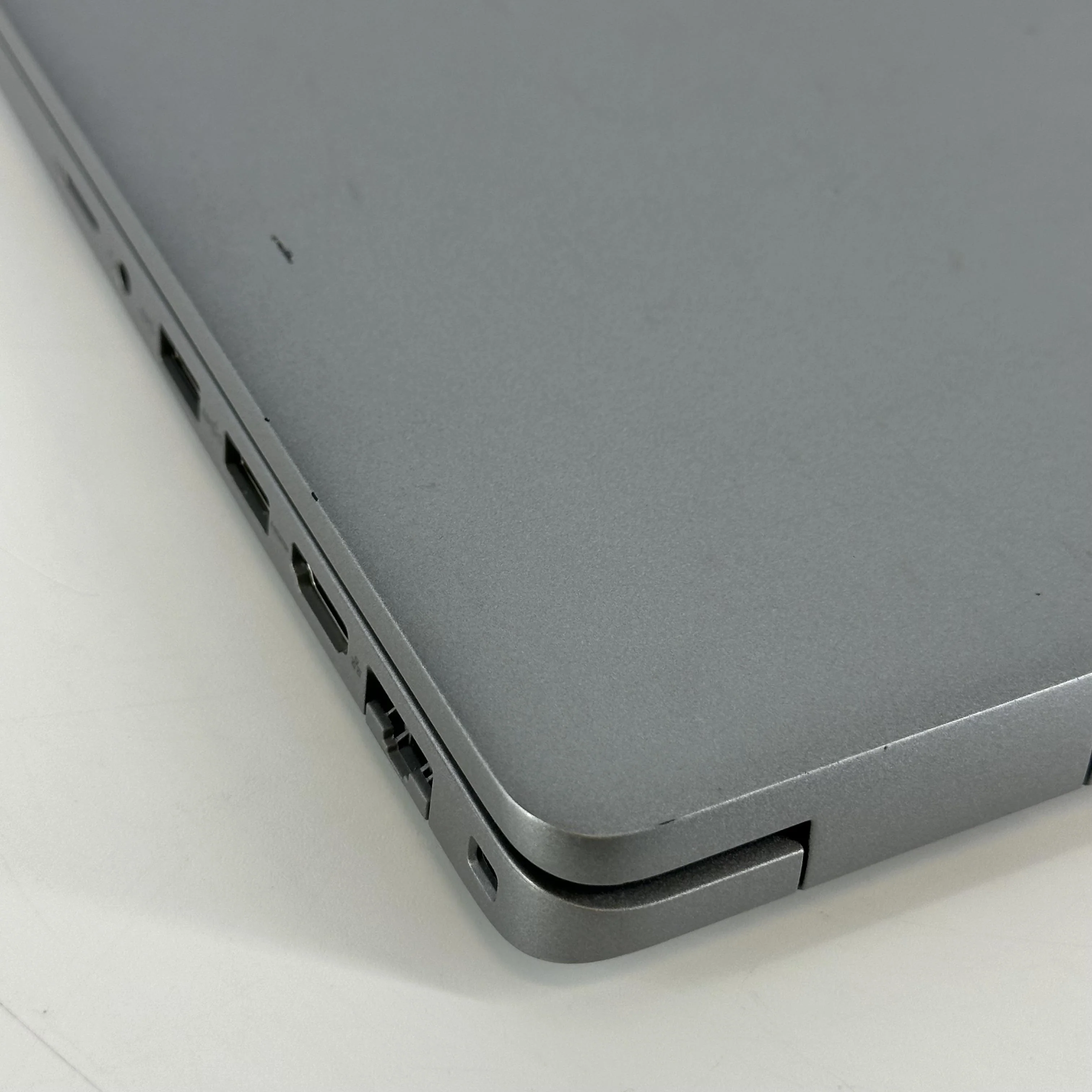 Dell Latitude 5540 15.6 Gray 1.8 GHz Intel Core i7 13th Gen. 32GB RAM 1TB Solid State Drive - Image 12