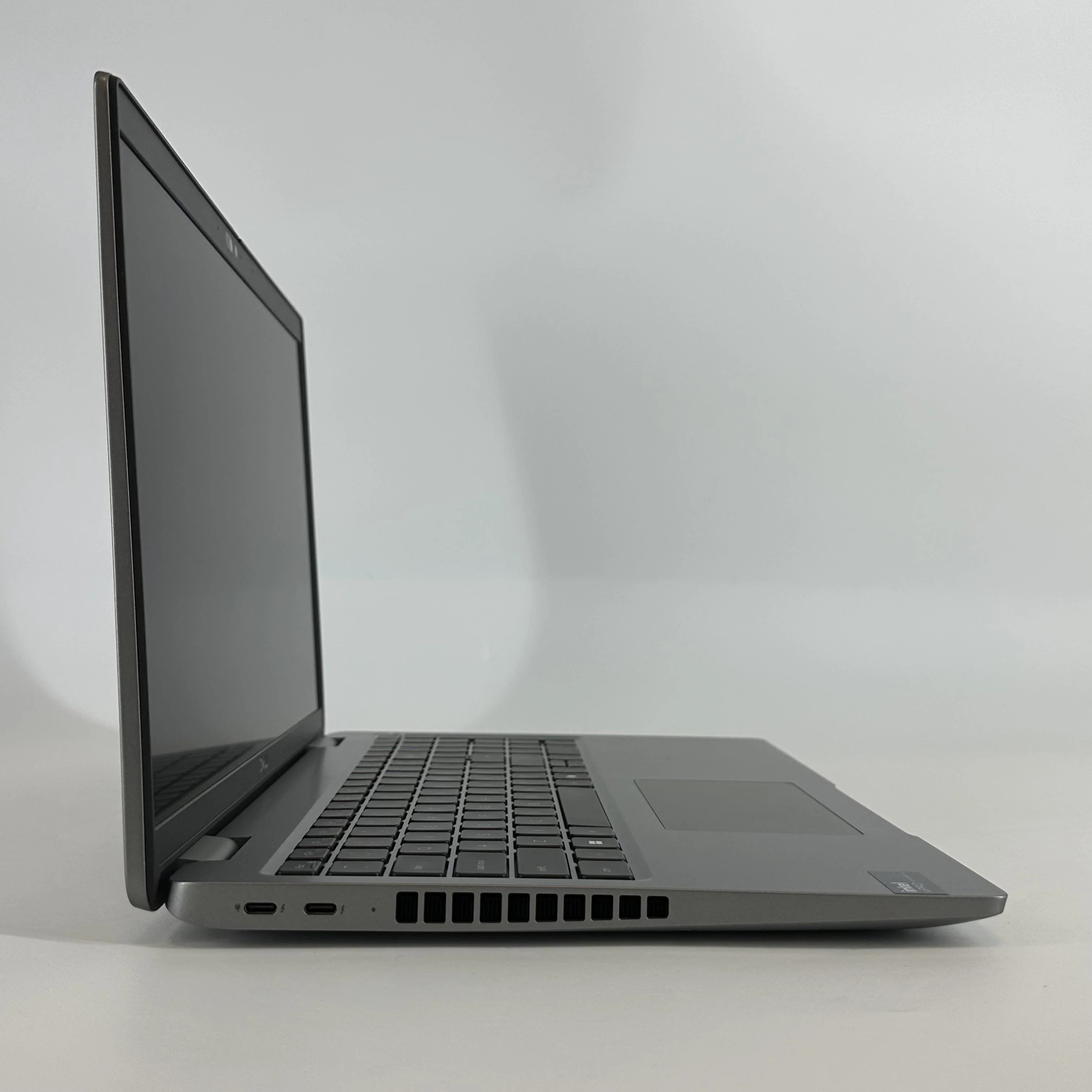 Dell Latitude 5550 15.6 Gray 1.7 GHz Intel Core Ultra 7 16GB RAM 512GB Solid State Drive - Image 5
