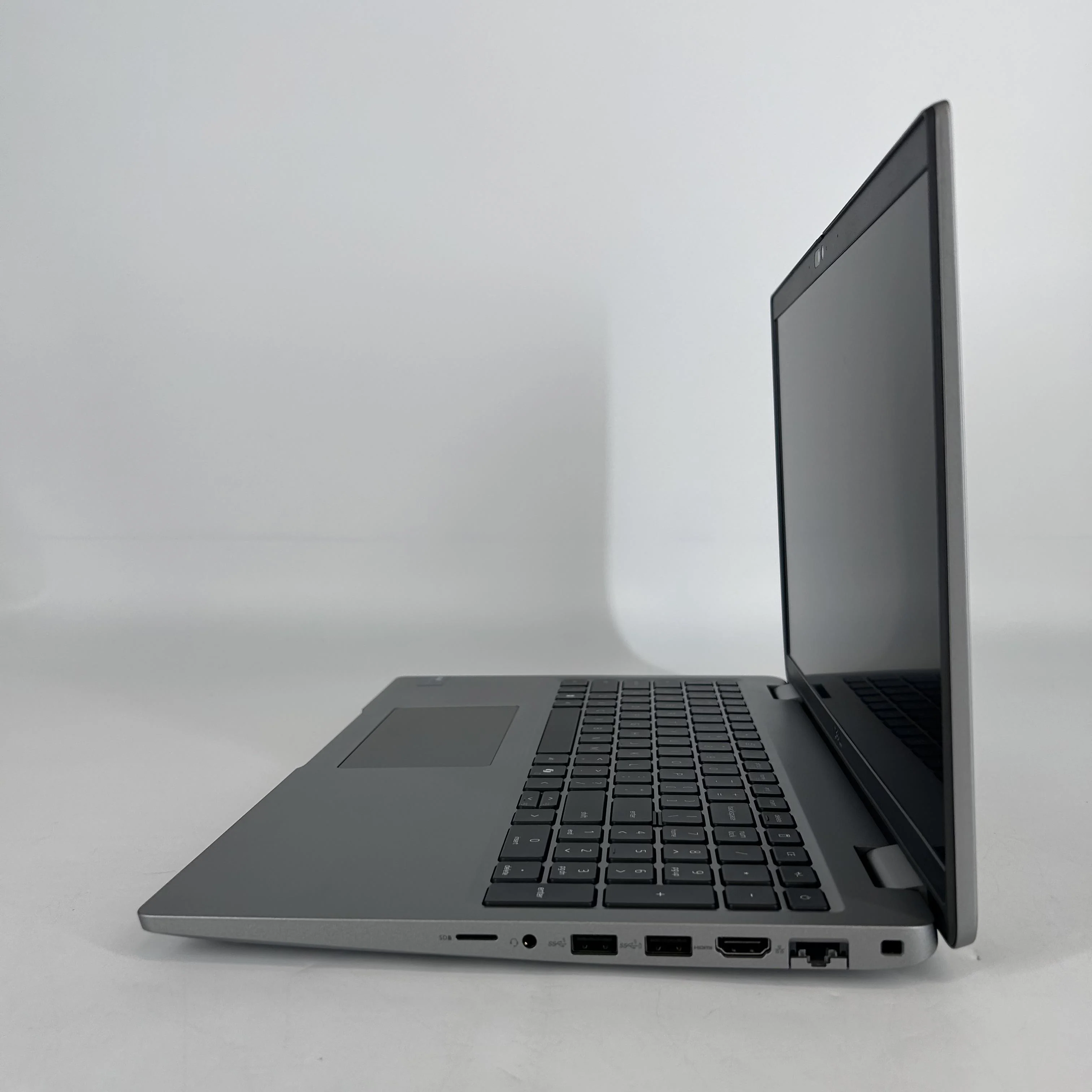 Dell Latitude 5550 15.6 Gray 1.7 GHz Intel Core Ultra 7 32GB RAM 512GB Solid State Drive - Image 5