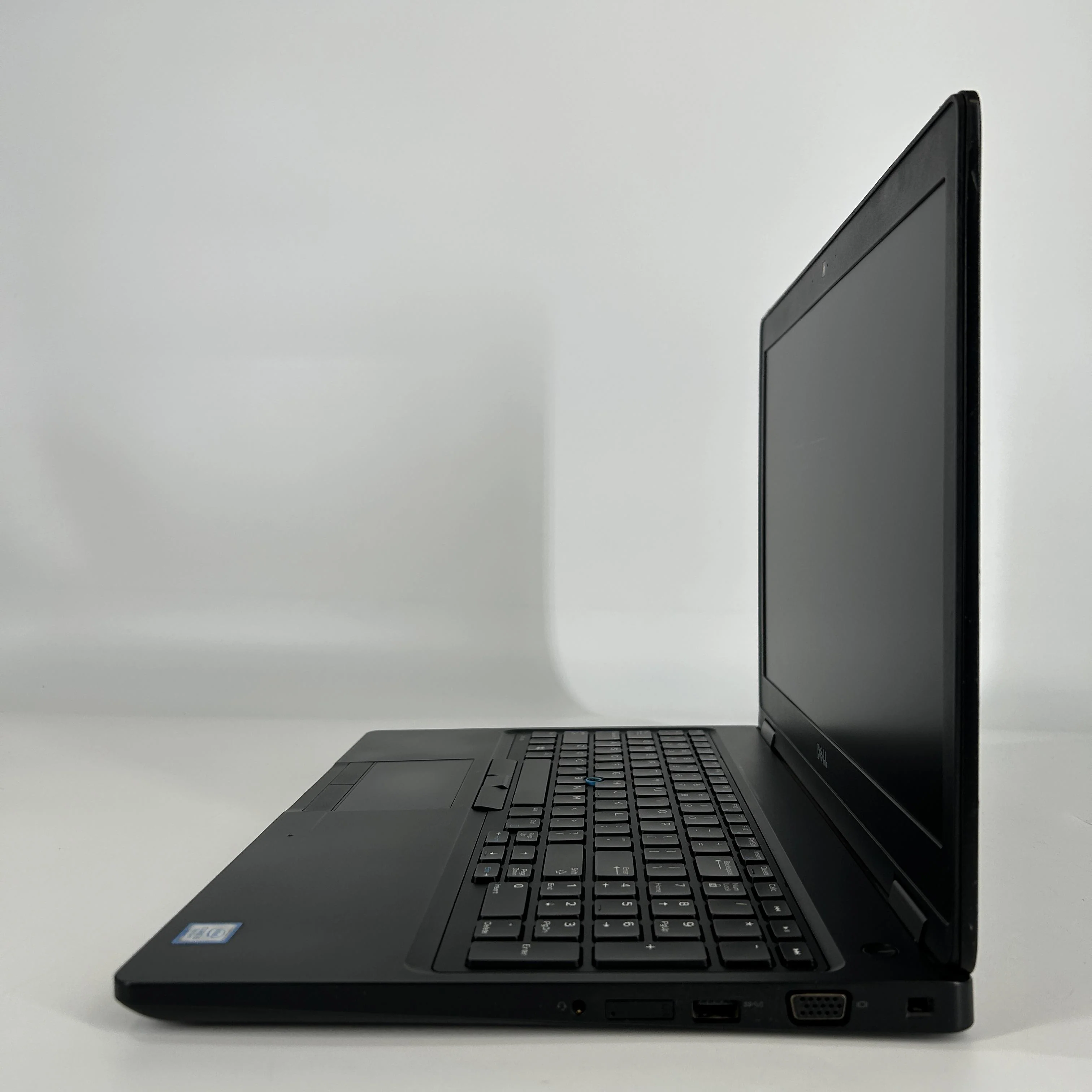Dell Latitude 5580 15.6 Black 2.6 GHz Intel Core i5 7th Gen. 16GB RAM 256GB Solid State Drive - Image 4