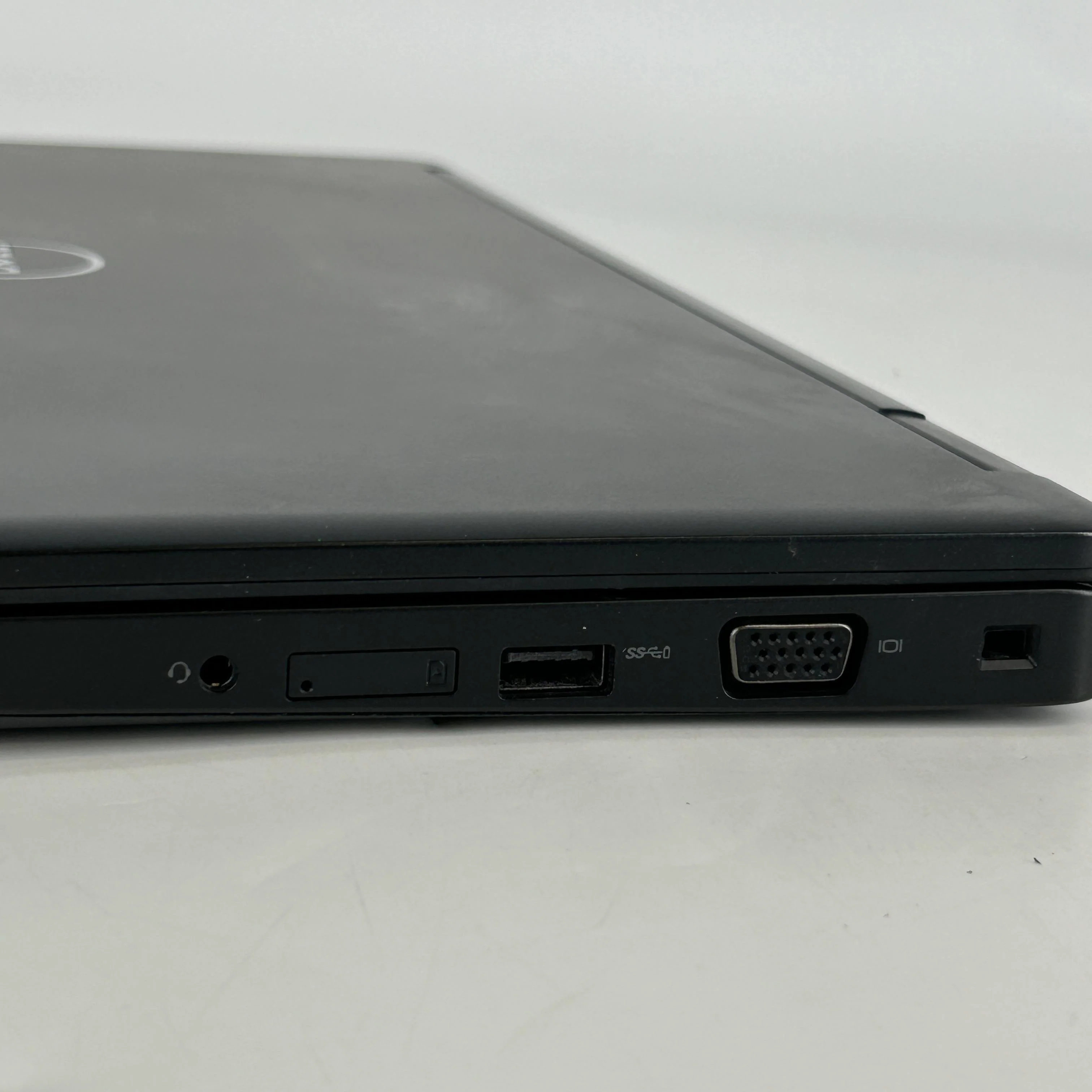 Dell Latitude 5590 15.6 Black 1.6 GHz Intel Core i5 8th Gen. 8GB RAM 256GB Solid State Drive - Image 6