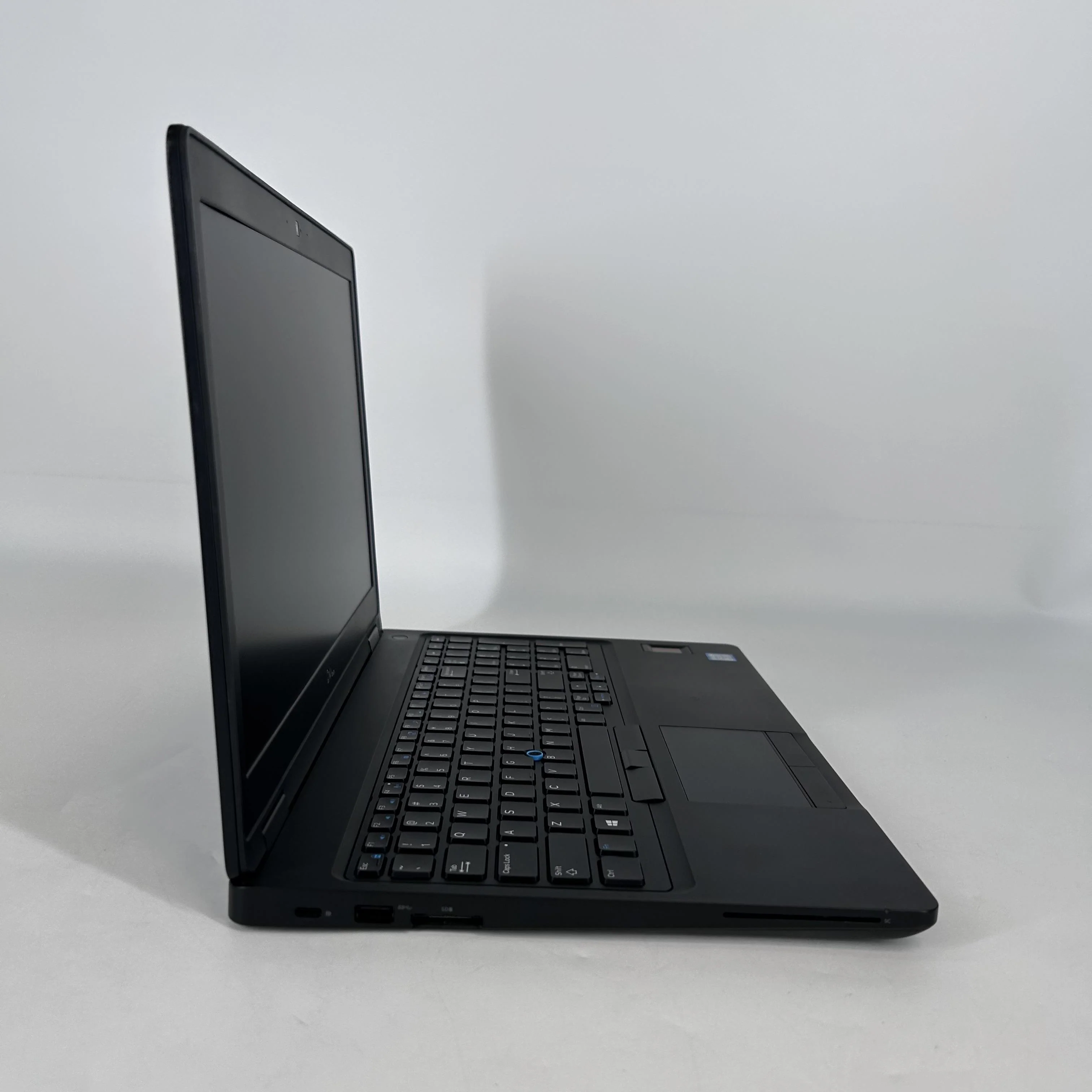 Dell Latitude 5590 15.6 Black 1.7 GHz Intel Core i5 8th Gen. 8GB RAM 512GB Solid State Drive - Image 3