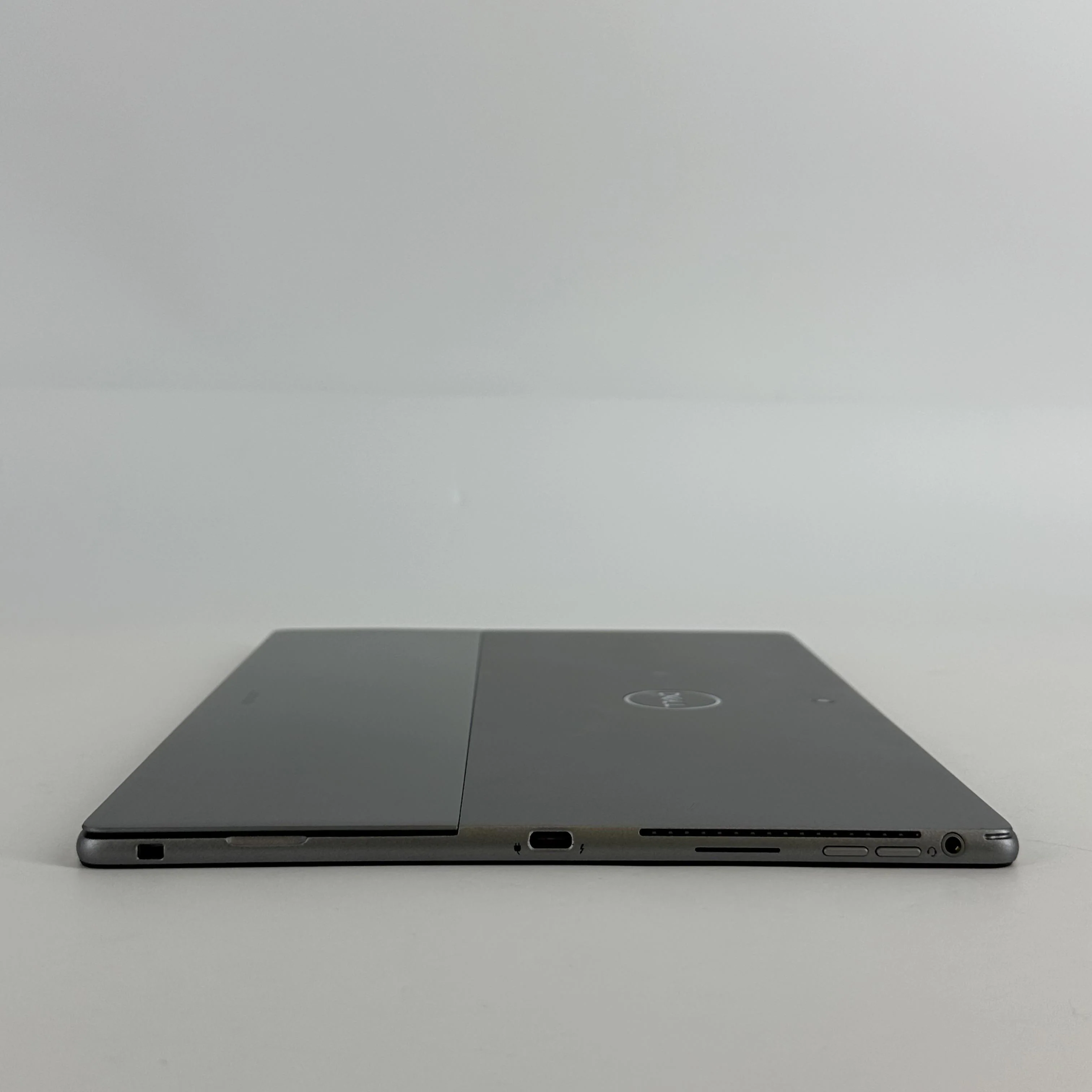 Dell Latitude 7320 (Detachable) 13.3 Gray 1.1 GHz Intel Core i5 11th Gen. 16GB RAM 256GB Solid State Drive - Image 5