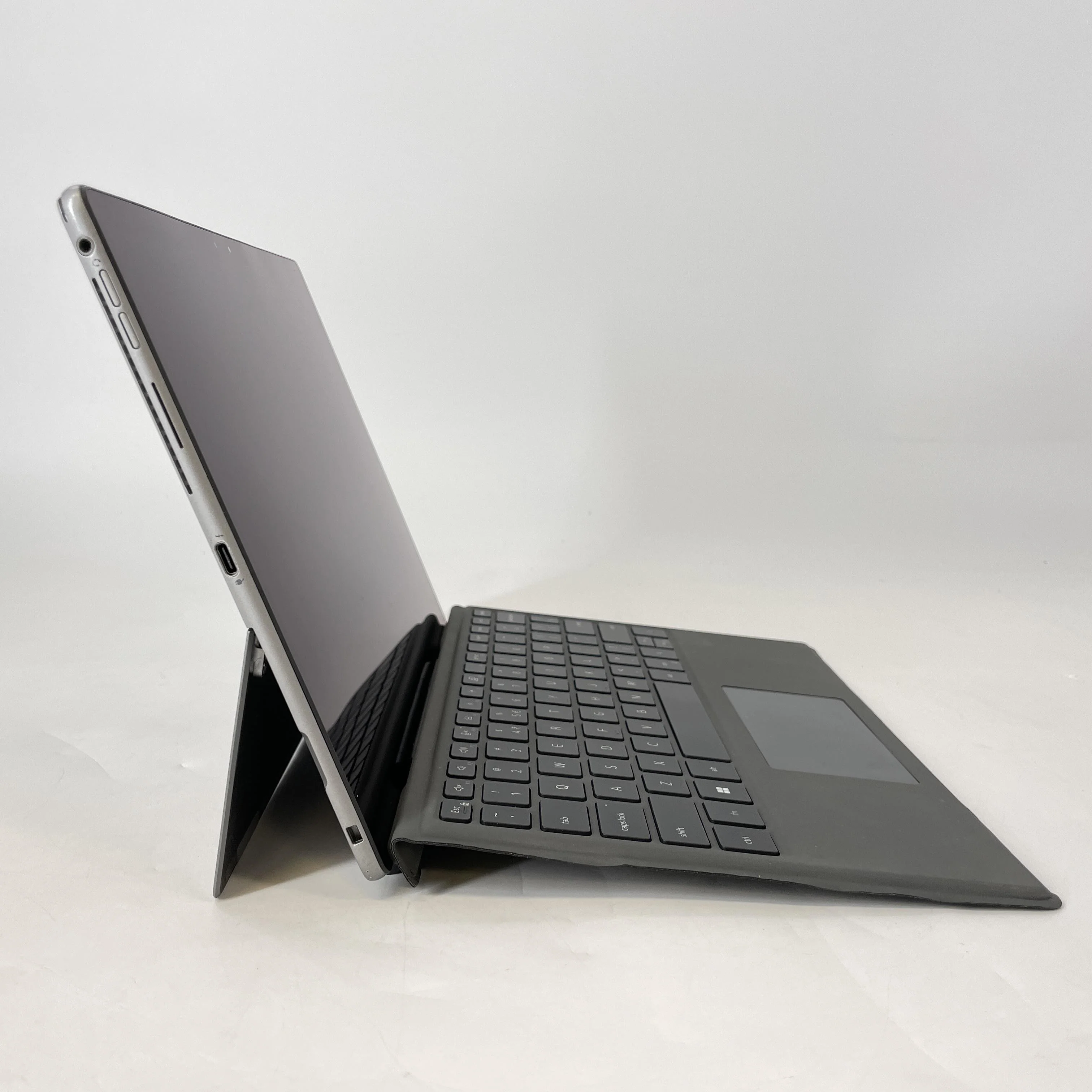 Dell Latitude 7320 (Detachable) 13.3 Gray 1.1 GHz Intel Core i5 11th Gen. 16GB RAM 512GB Solid State Drive - Image 3