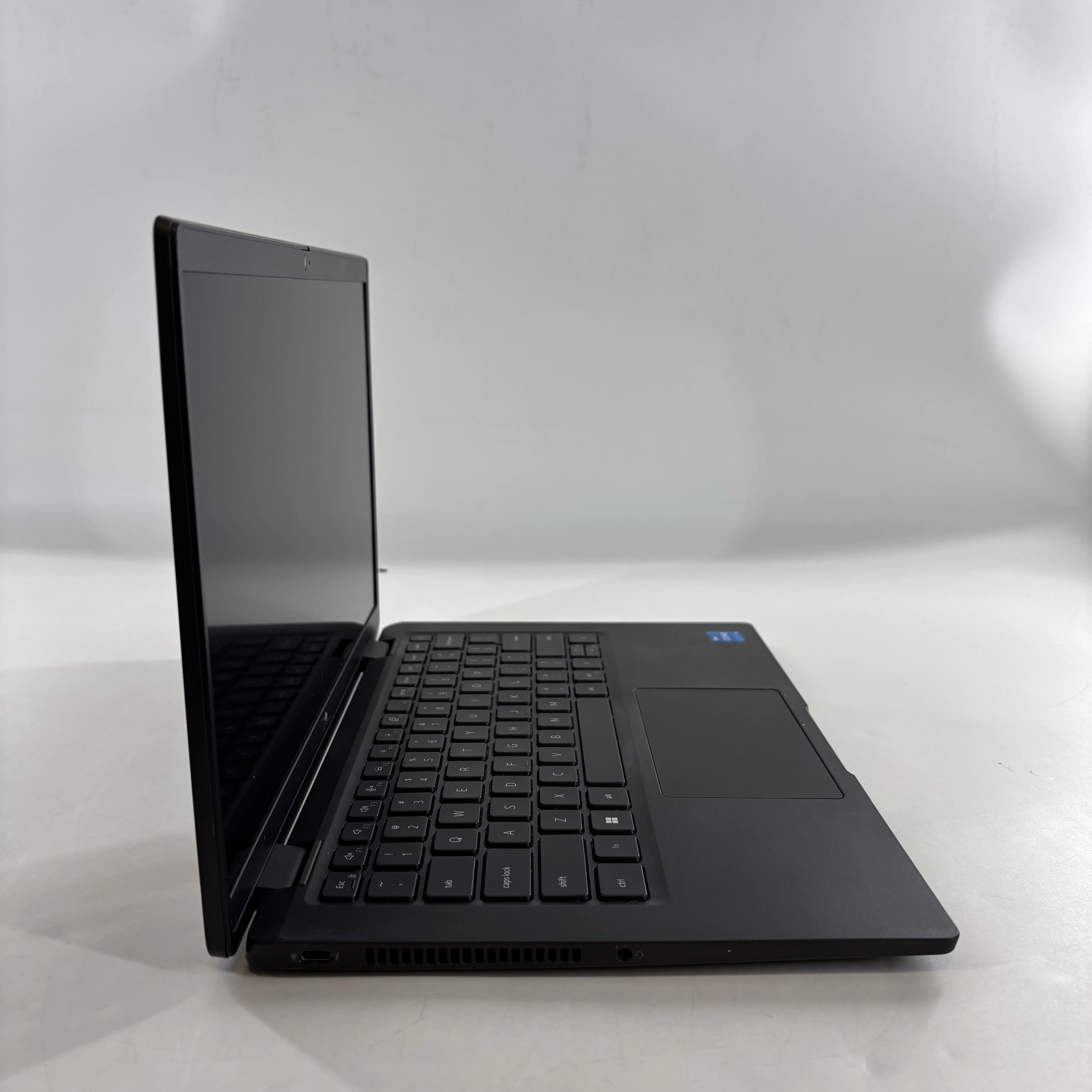 Dell Latitude 7420 14 Black 2.6 GHz Intel Core i5 11th Gen. 16GB RAM 256GB Solid State Drive - Image 3