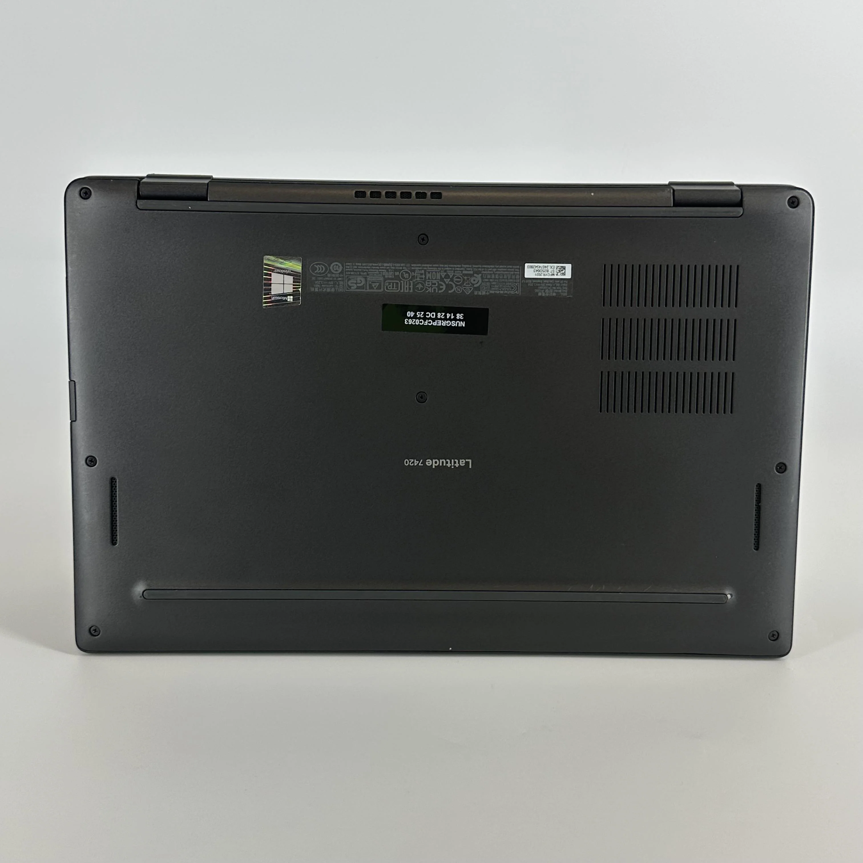 Dell Latitude 7420 14 Gray 3.0 GHz Intel Core i7 11th Gen. 16GB RAM 512GB Solid State Drive - Image 9
