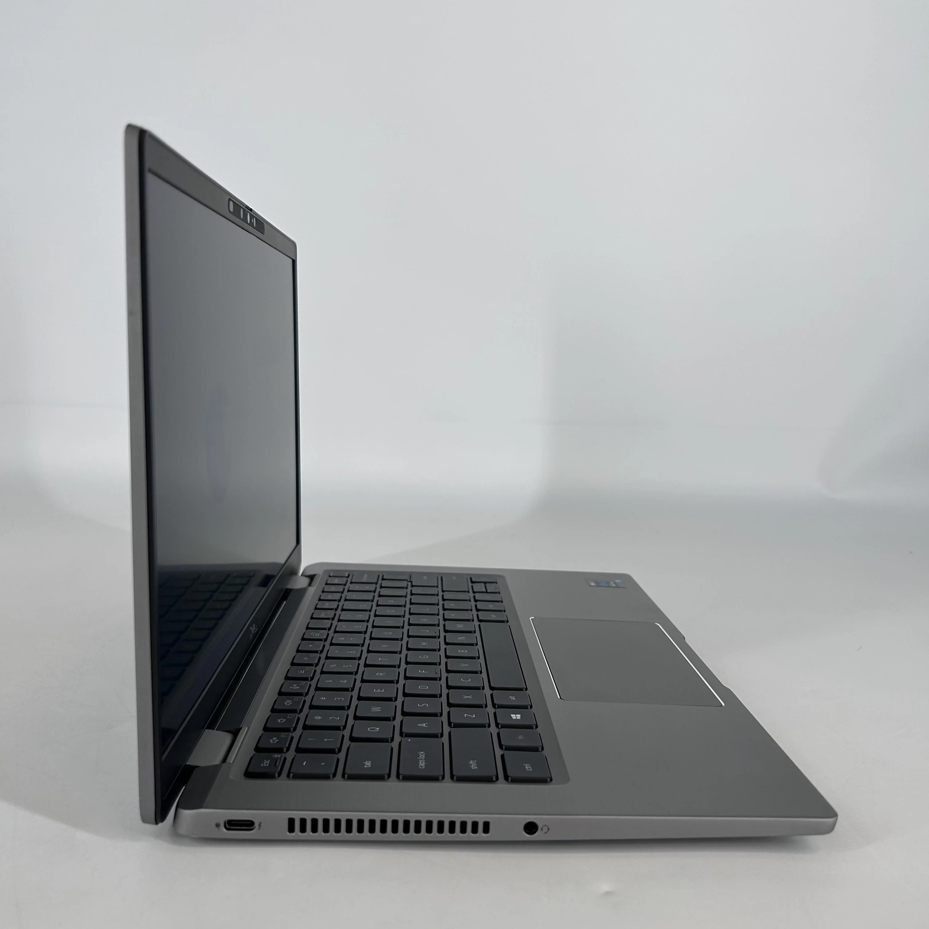 Dell Latitude 7420 14 Gray 3.0 GHz Intel Core i7 11th Gen. 32GB RAM 512GB Solid State Drive - Image 3