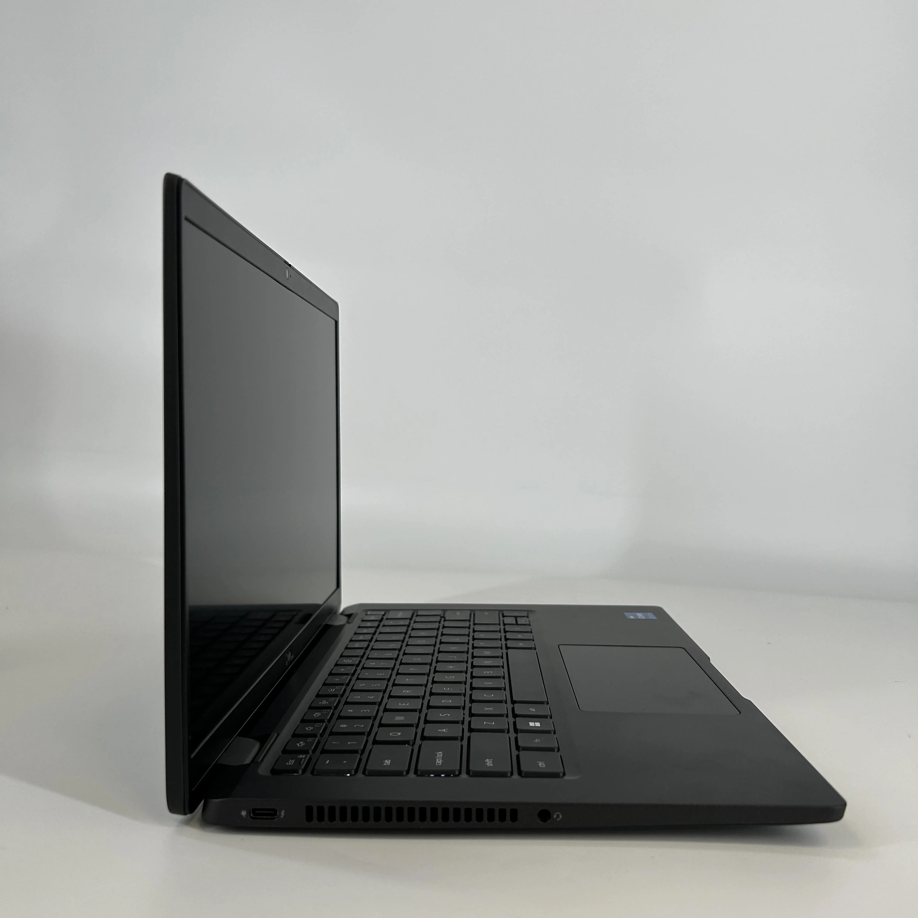 Dell Latitude 7430 14 Black 1.7 GHz Intel Core i7 12th Gen. 16GB RAM 256GB Solid State Drive - Image 3