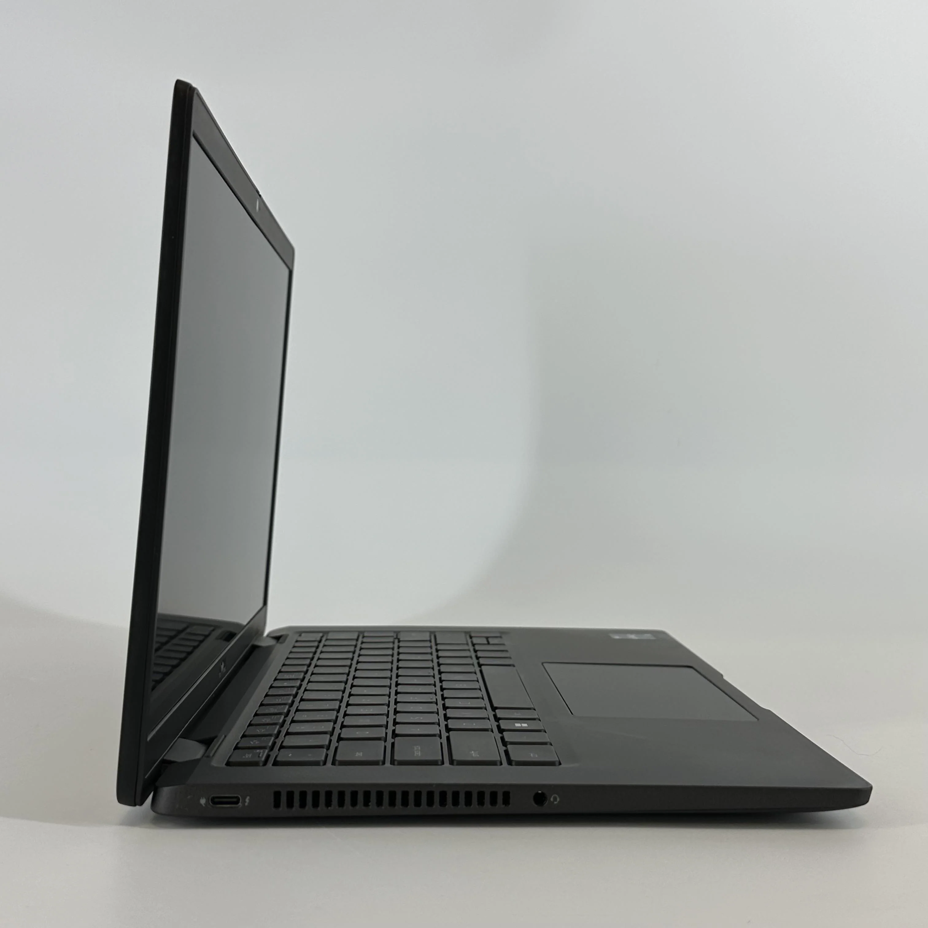 Dell Latitude 7430 14 Black 1.8 GHz Intel Core i7 12th Gen. 16GB RAM 256GB Solid State Drive - Image 2