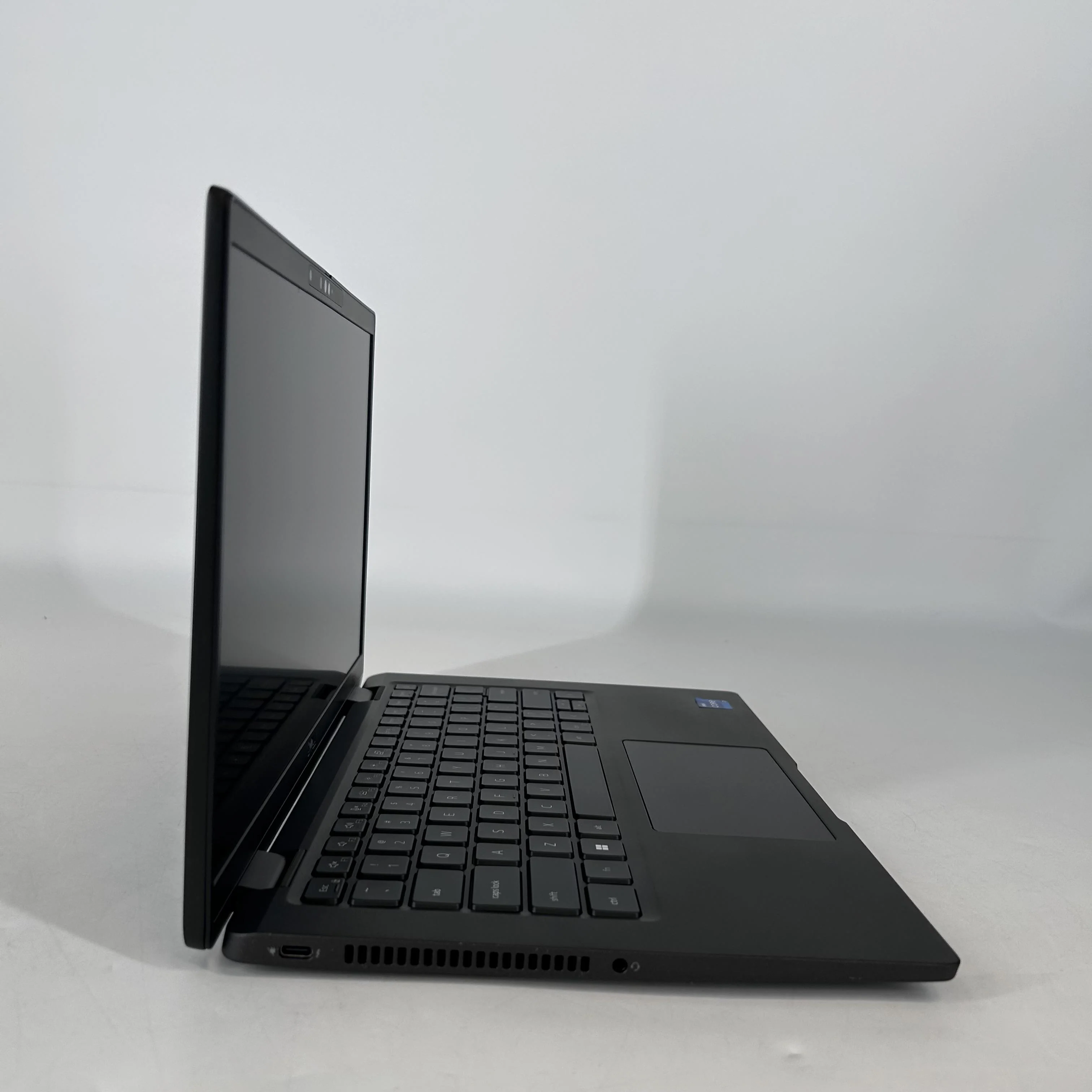 Dell Latitude 7430 14 Black 1.8 GHz Intel Core i7 12th Gen. 32GB RAM 1TB Solid State Drive - Image 3