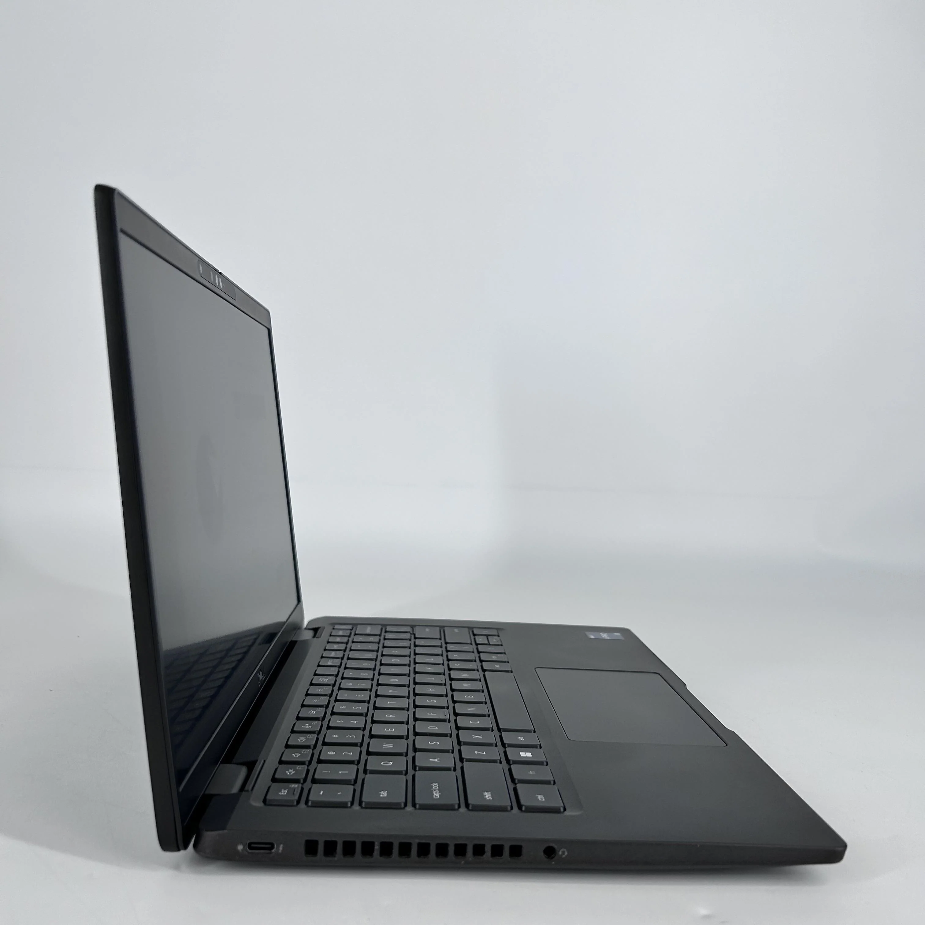 Dell Latitude 7430 14 Gray 2.2 GHz Intel Core i7 12th Gen. 16GB RAM 256GB Solid State Drive - Image 3