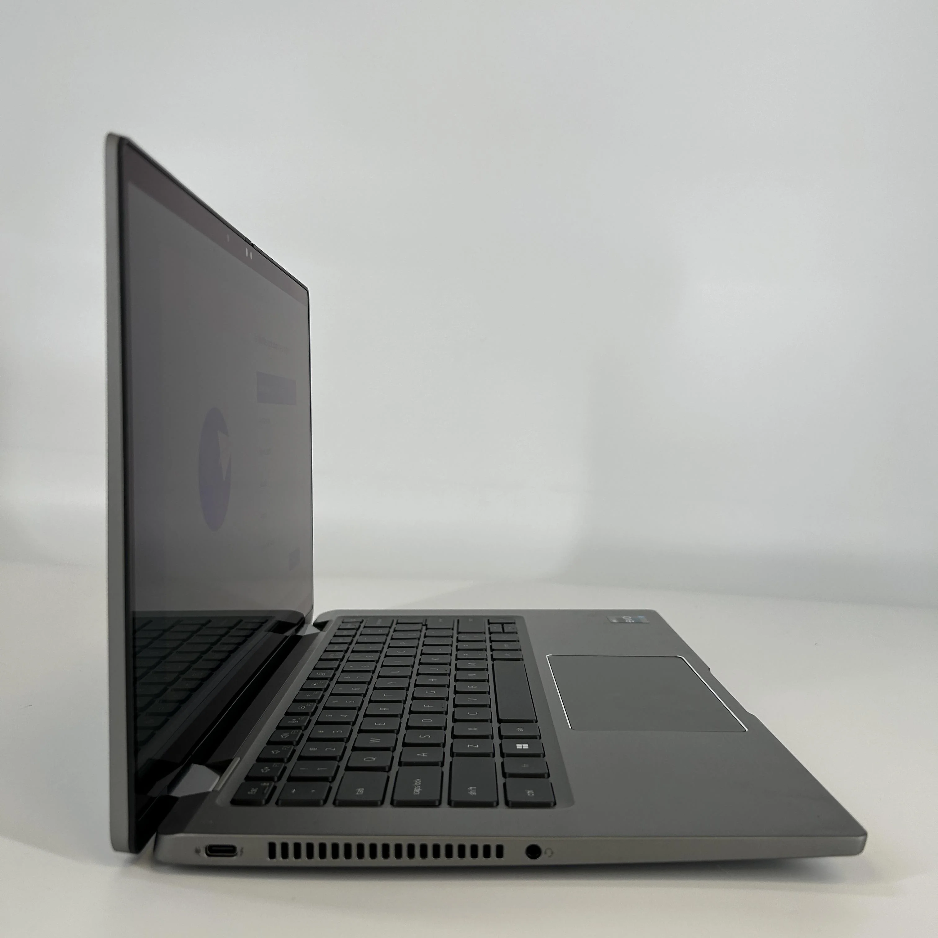 Dell Latitude 7430 (2-in-1) 14 Gray 1.7 GHz Intel Core i7 12th Gen. 16GB RAM 1TB Solid State Drive - Image 6