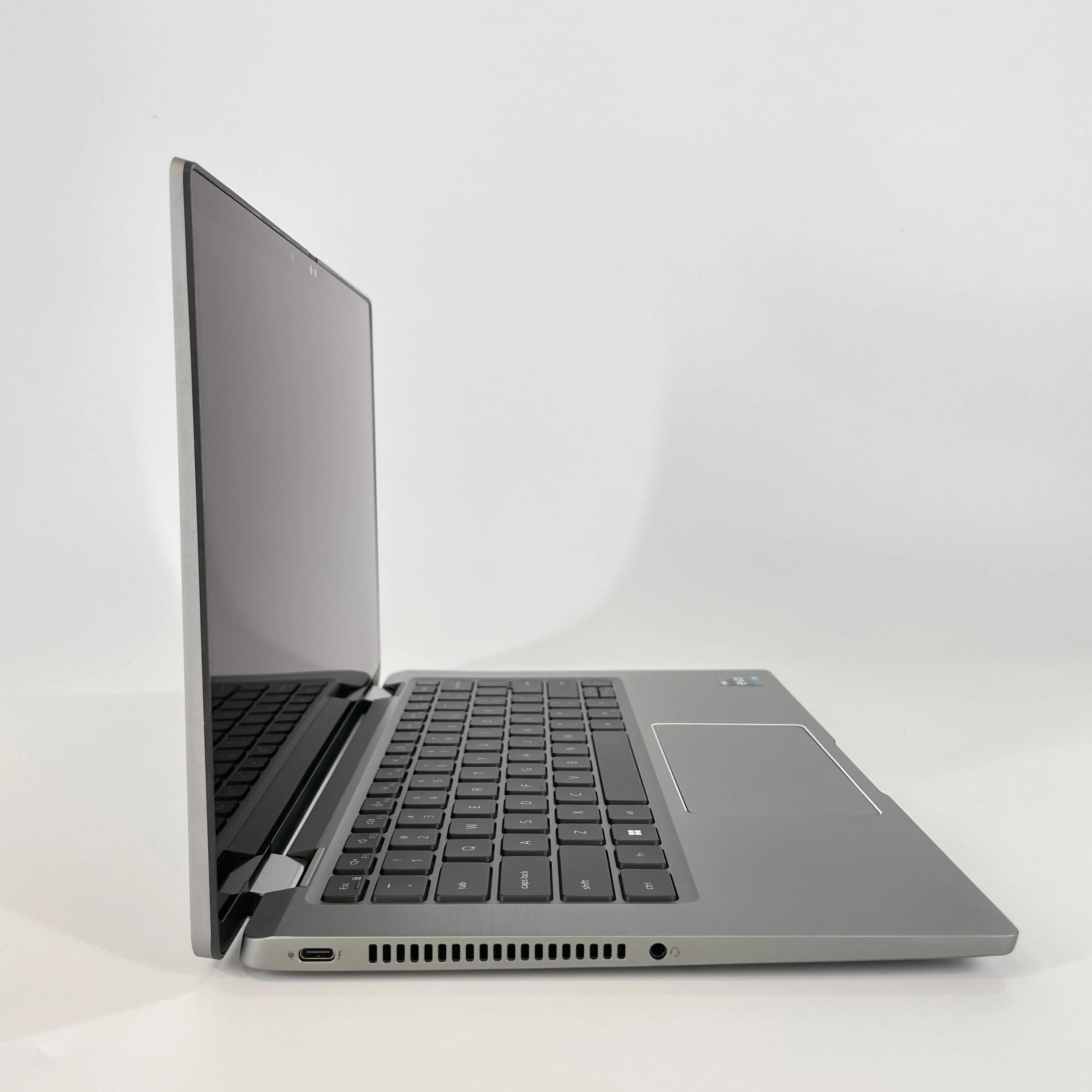 Dell Latitude 7430 (2-in-1) 14 Gray 1.7 GHz Intel Core i7 12th Gen. 16GB RAM 1TB Solid State Drive - Image 3
