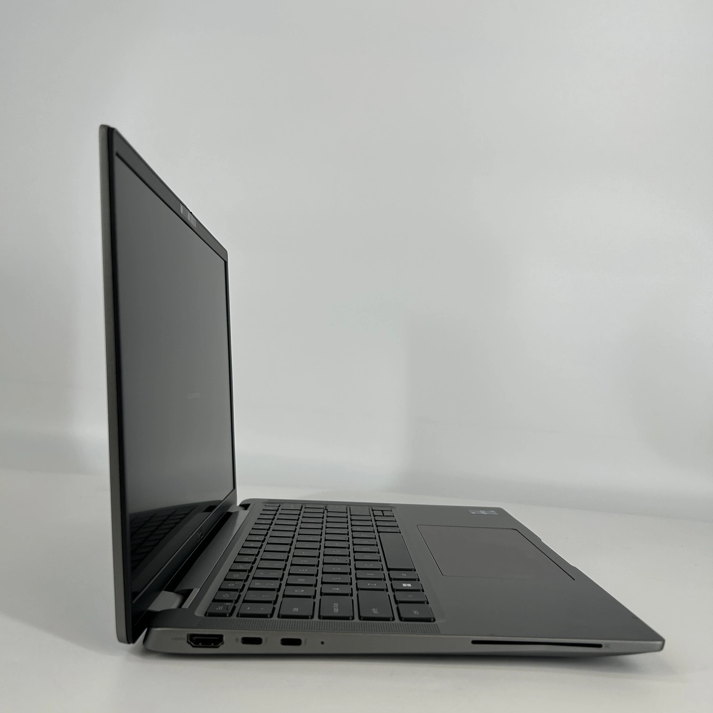 Dell Latitude 7440 14 Gray 1.8 GHz Intel Core i7 13th Gen. 32GB RAM 1TB Solid State Drive - Image 3