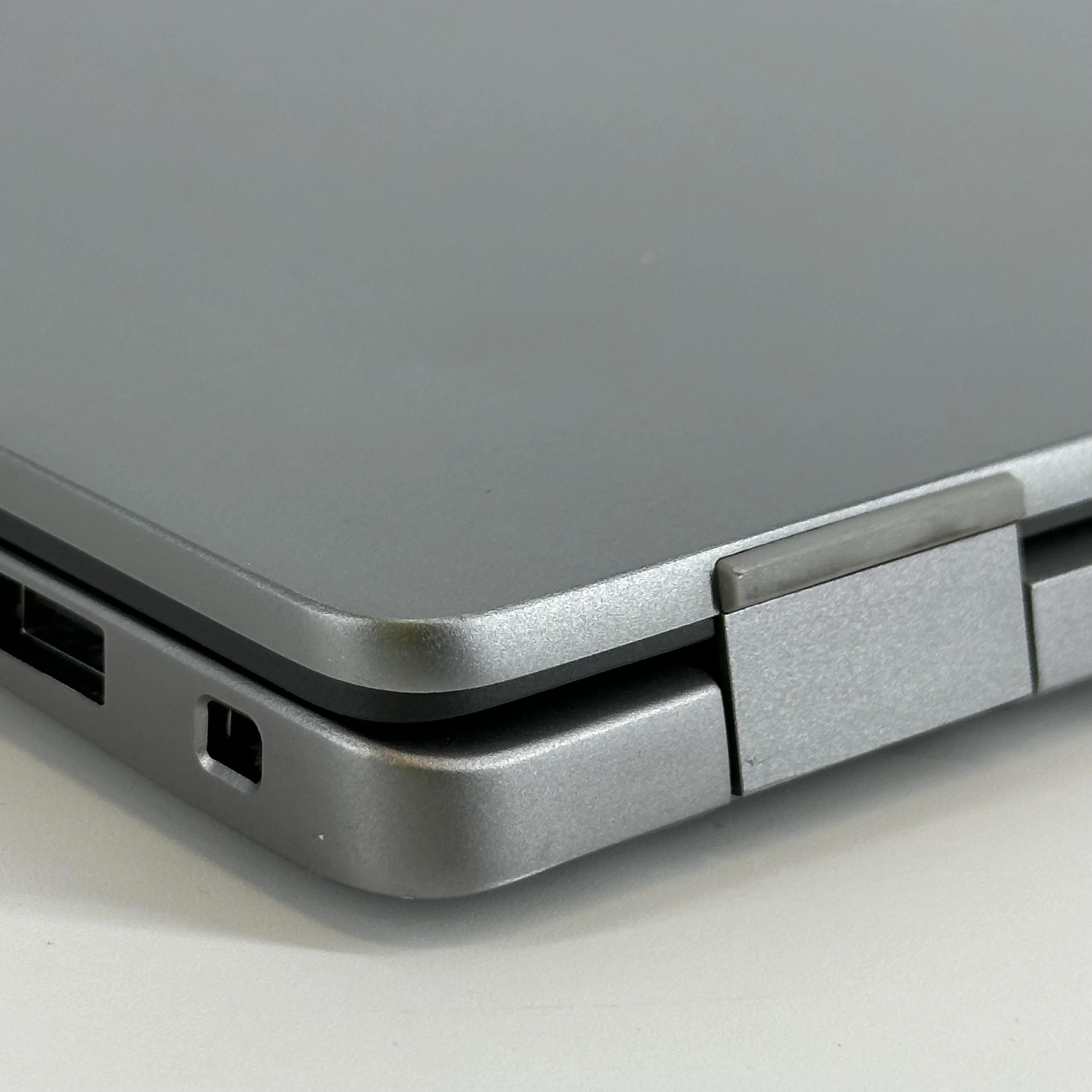 Dell Latitude 7450 14 Gray 3.8 GHz Intel Core Ultra 7 32GB RAM 256GB Solid State Drive - Image 17