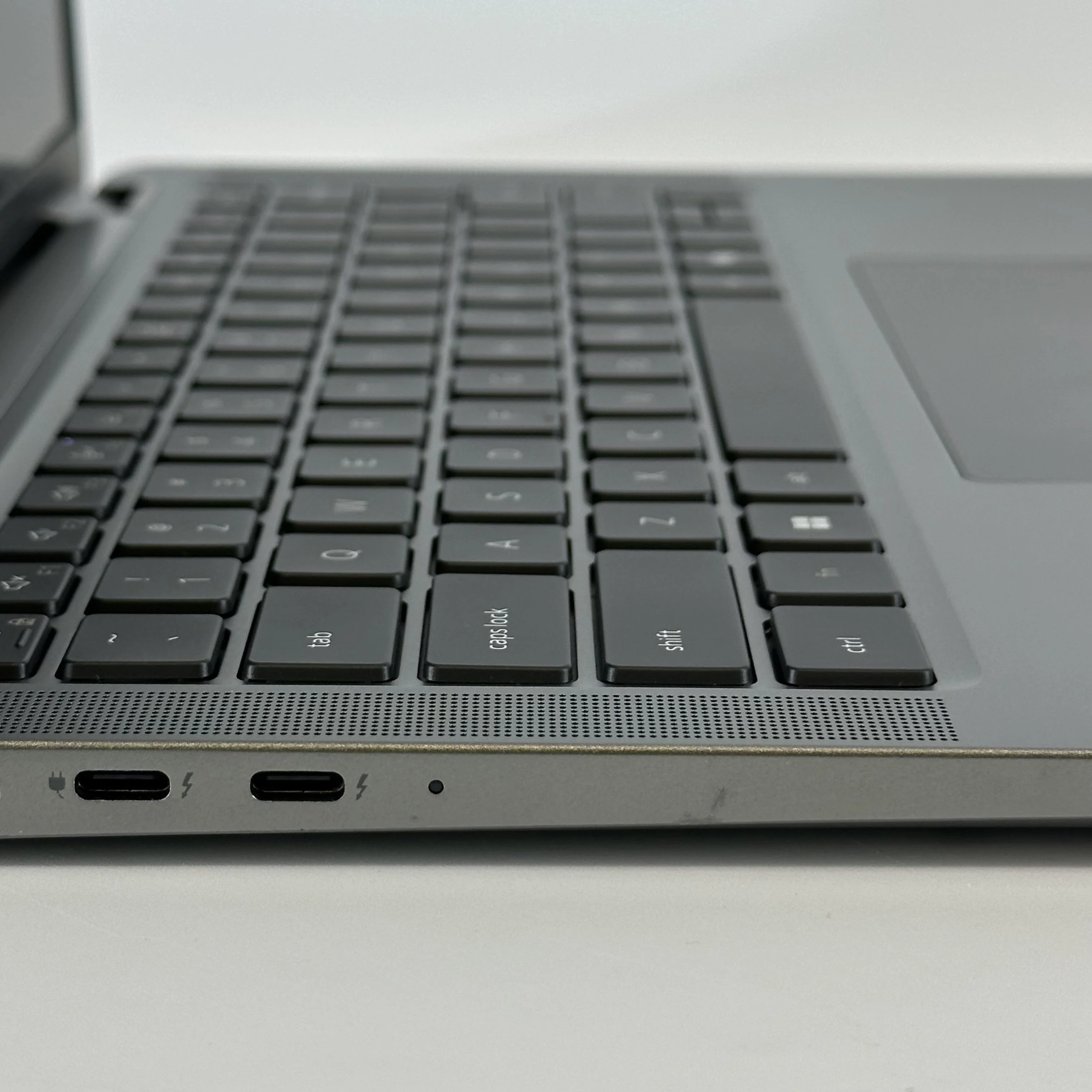 Dell Latitude 7450 14 Gray 3.8 GHz Intel Core Ultra 7 32GB RAM 512GB Solid State Drive - Image 4