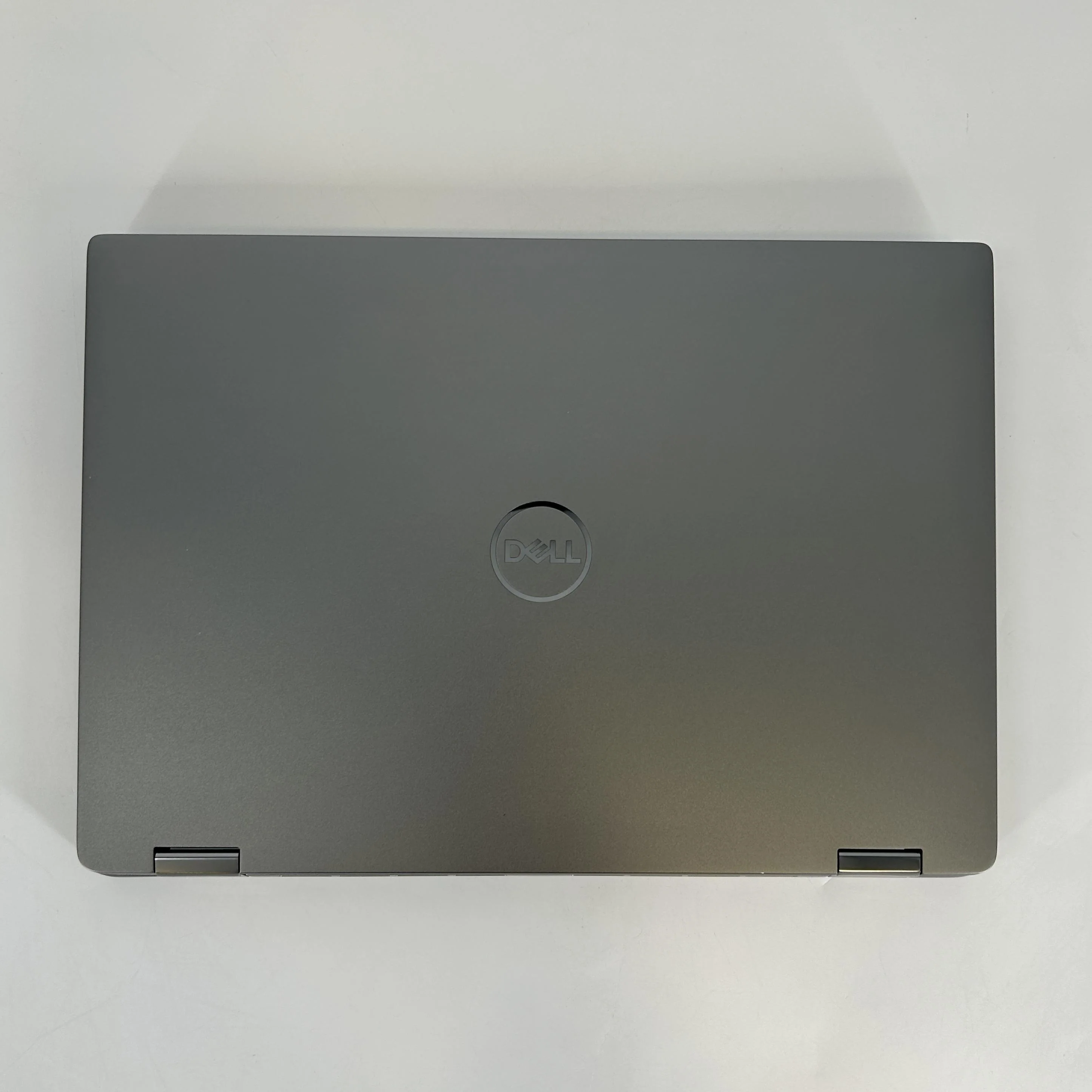 Dell Latitude 7450 (2-in-1) 14 Gray 2.1 GHz Intel Core Ultra 5 16GB RAM 256GB Solid State Drive - Image 5
