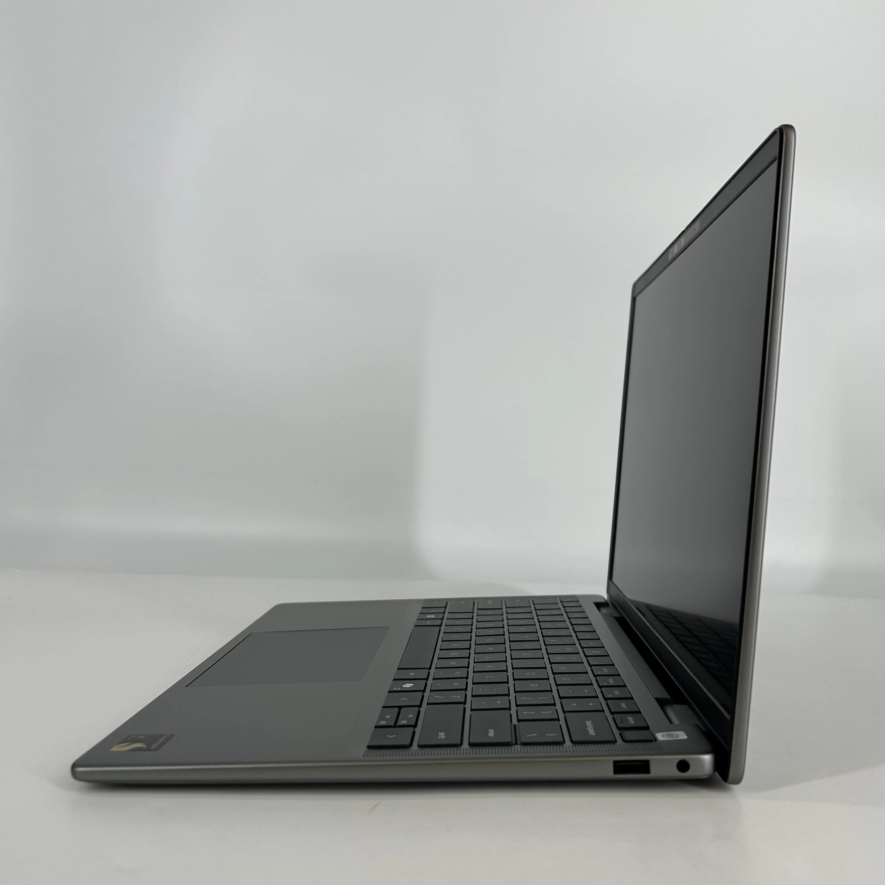 Dell Latitude 7455 14 Gray 3.4 GHz Qualcomm Snapdragon X Elite 32GB RAM 1TB Solid State Drive - Image 4