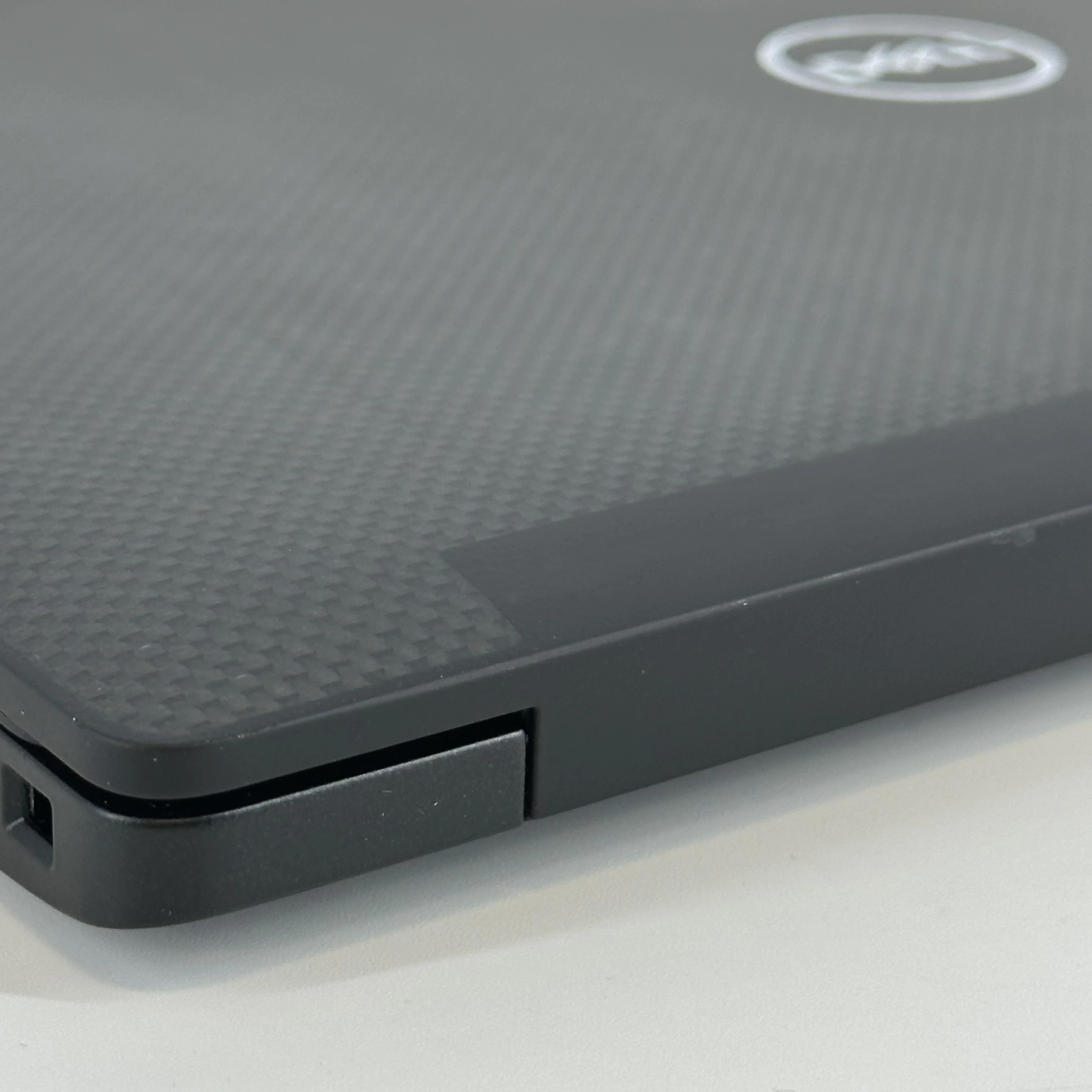 Dell Latitude 7490 14 Black 1.9 GHz Intel Core i7 8th Gen. 16GB RAM 256GB Solid State Drive - Image 17