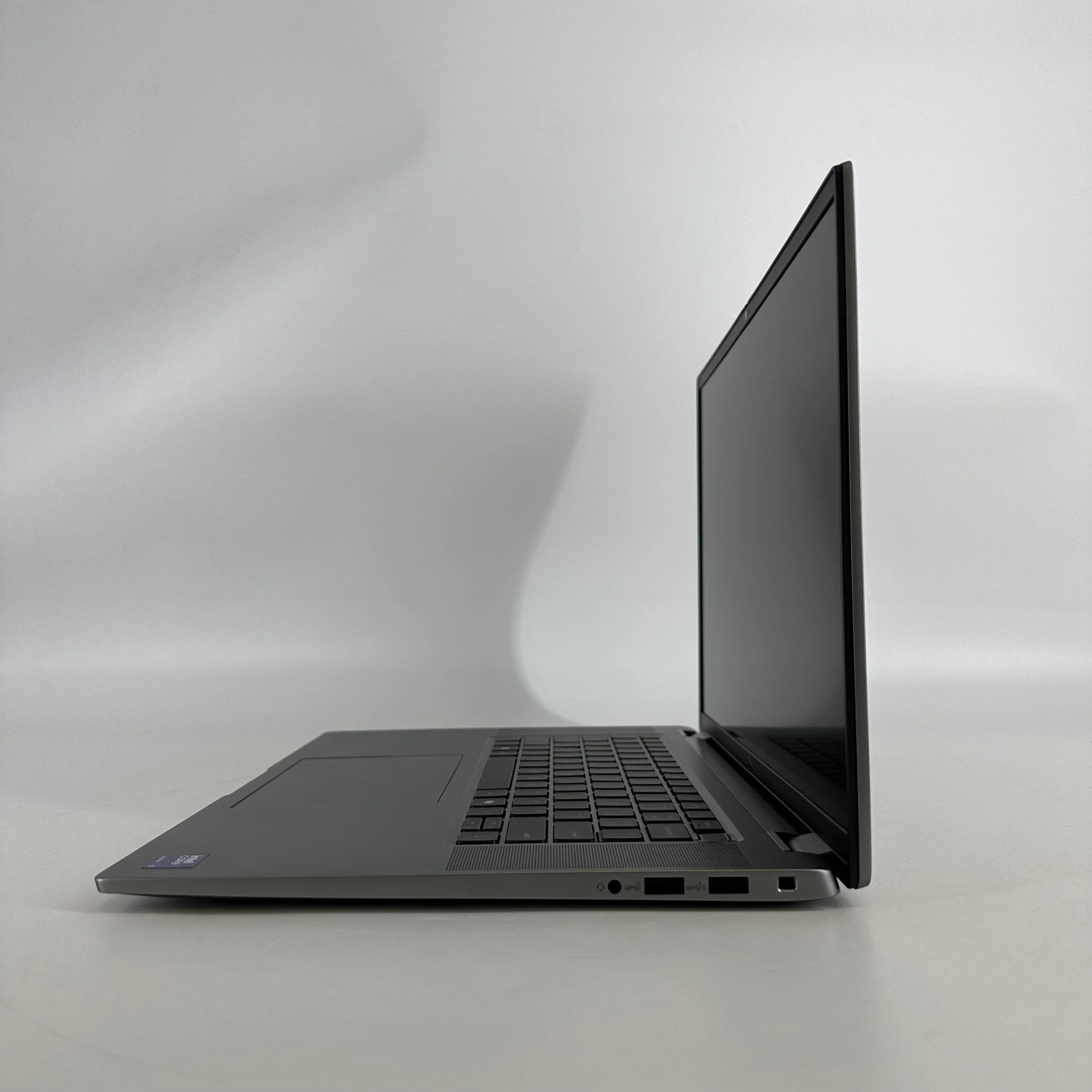 Dell Latitude 7650 16 Gray 2.1 GHz Intel Core Ultra 5 16GB RAM 256GB Solid State Drive - Image 6