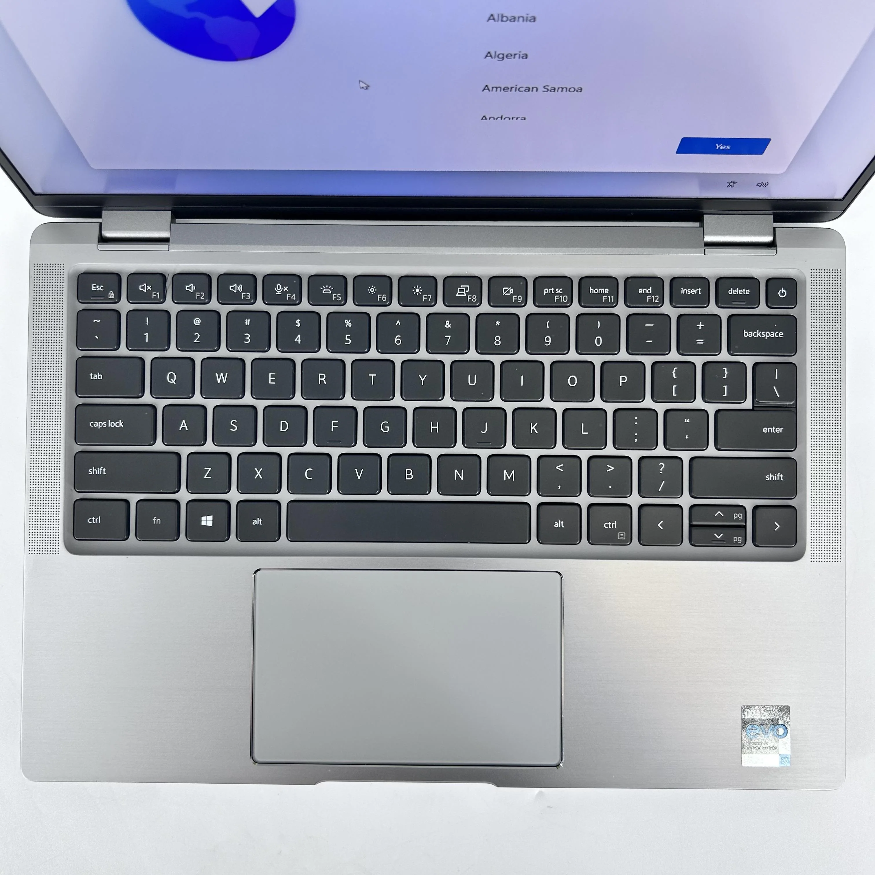Dell Latitude 9420 14 Gray 3.0 GHz Intel Core i7 11th Gen. 16GB RAM 512GB Solid State Drive - Image 2
