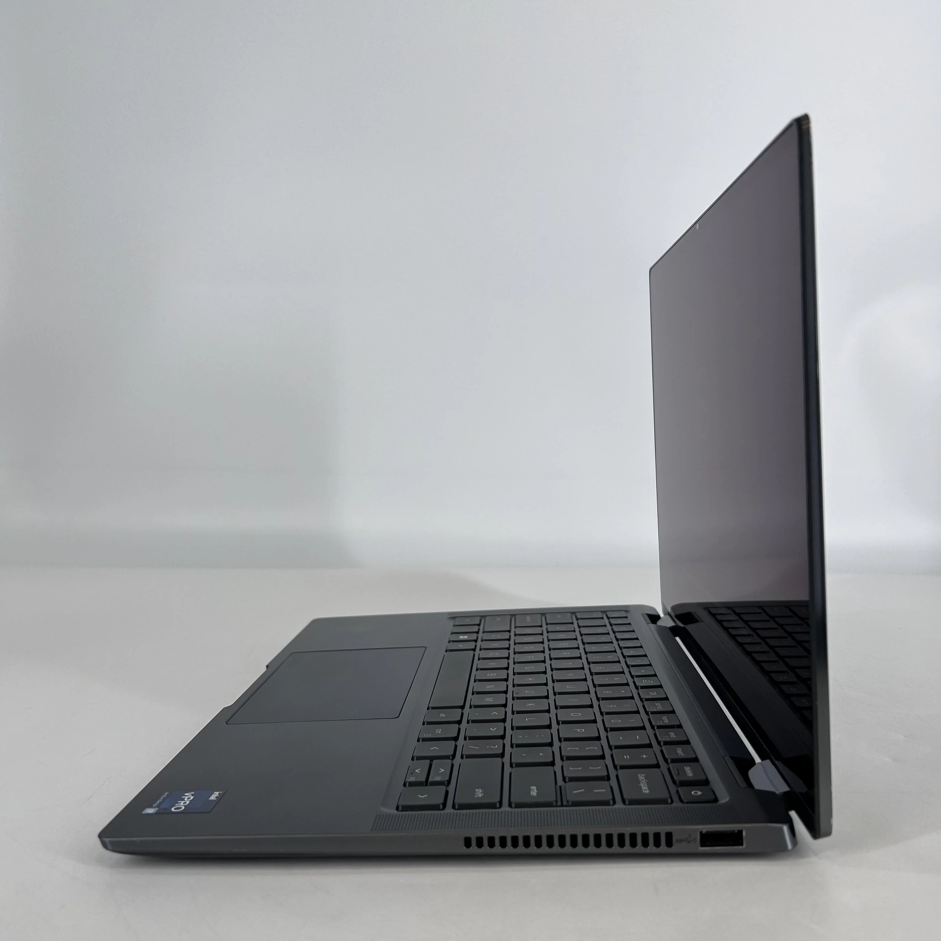 Dell Latitude 9430 (2-in-1) 14 Gray 1.8 GHz Intel Core i7 12th Gen. 32GB RAM 1TB Solid State Drive - Image 4