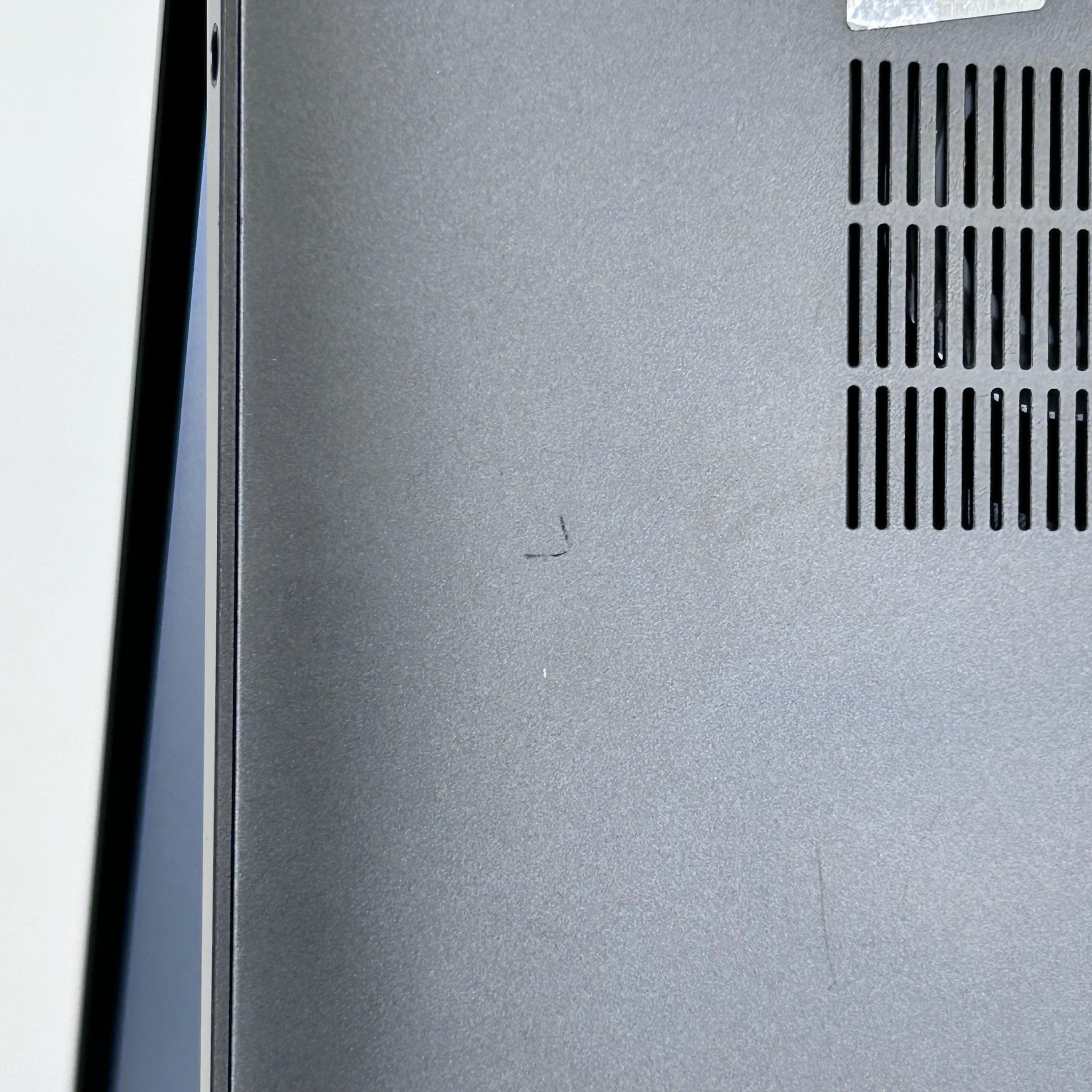 Dell Latitude 9440 (2-in-1) 14 Gray 1.3 GHz Intel Core i5 13th Gen. 16GB RAM 512GB Solid State Drive - Image 15