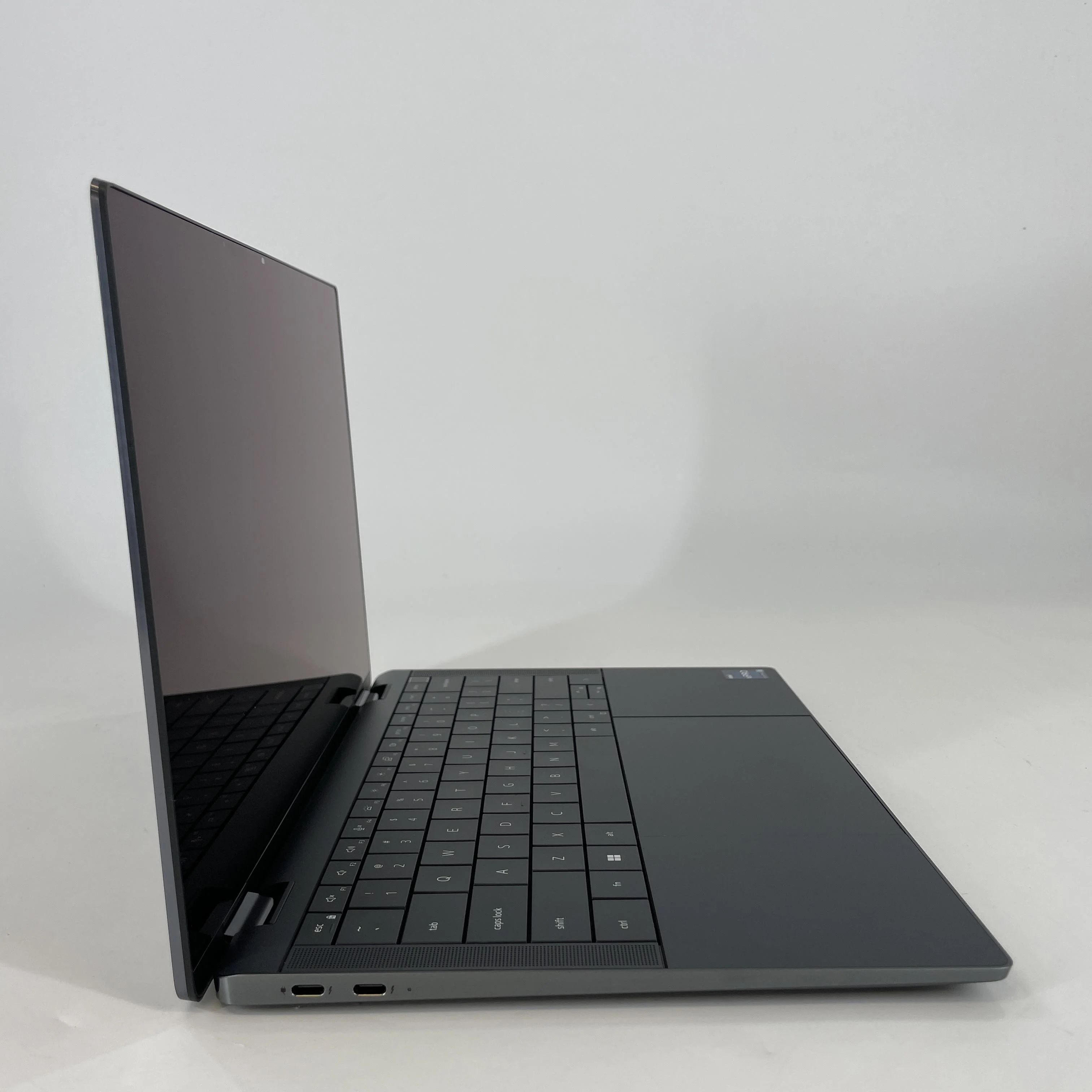 Dell Latitude 9440 (2-in-1) 14 Gray 1.6 GHz Intel Core i5 13th Gen. 16GB RAM 256GB Solid State Drive - Image 3