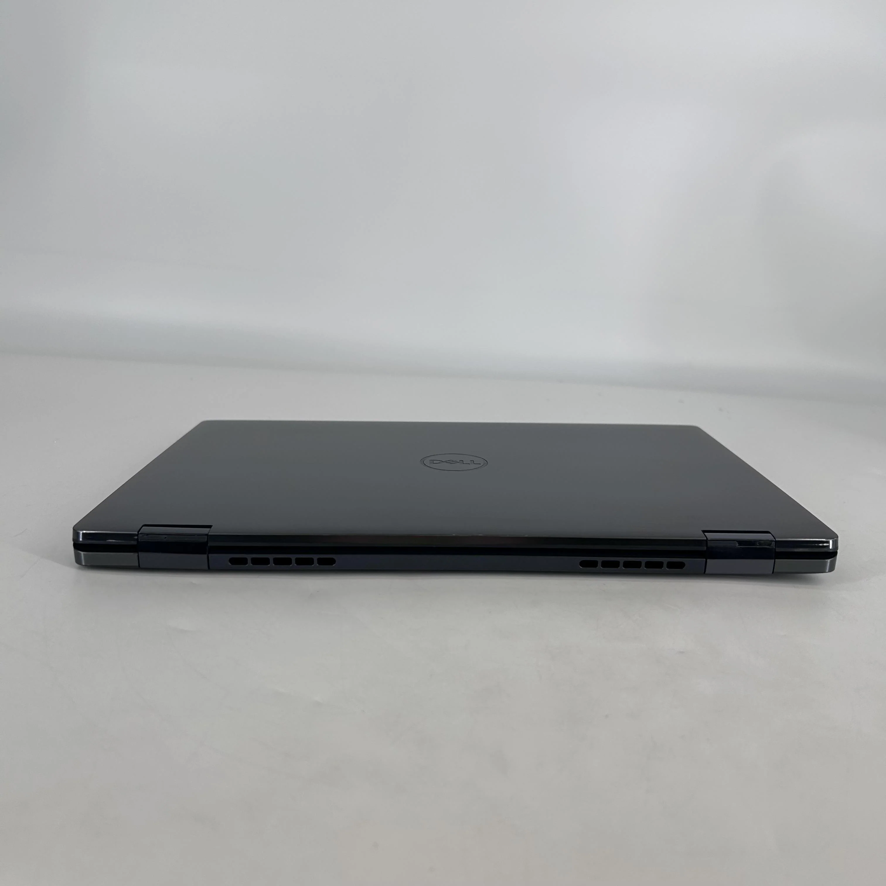 Dell Latitude 9440 (2-in-1) 14 Gray 1.8 GHz Intel Core i7 13th Gen. 32GB RAM 1TB Solid State Drive - Image 6