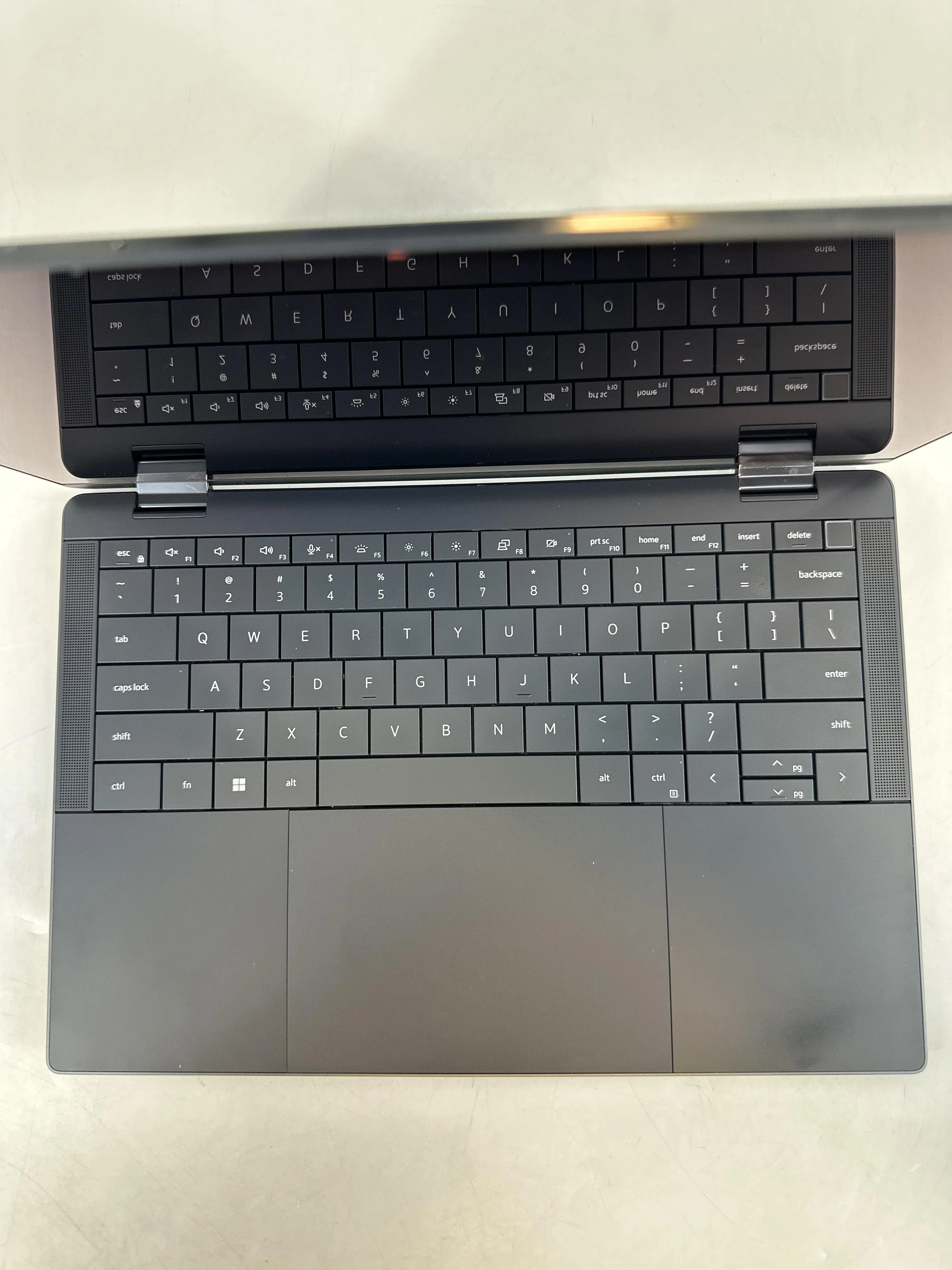 Dell Latitude 9440 (2-in-1) 14 Gray 1.8 GHz Intel Core i7 13th Gen. 32GB RAM 1TB Solid State Drive - Image 2