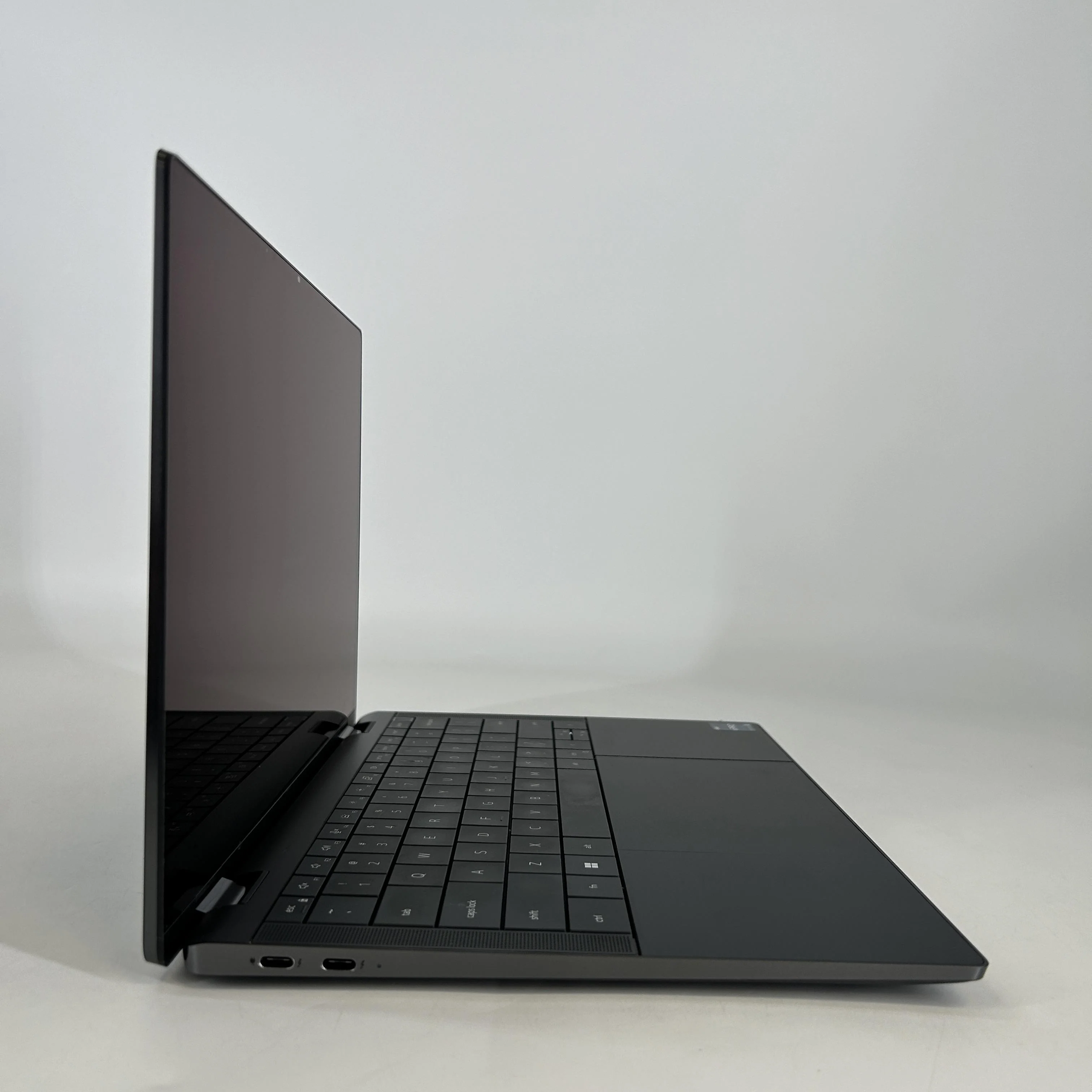 Dell Latitude 9440 (2-in-1) 14 Gray 1.8 GHz Intel Core i7 13th Gen. 32GB RAM 1TB Solid State Drive - Image 3