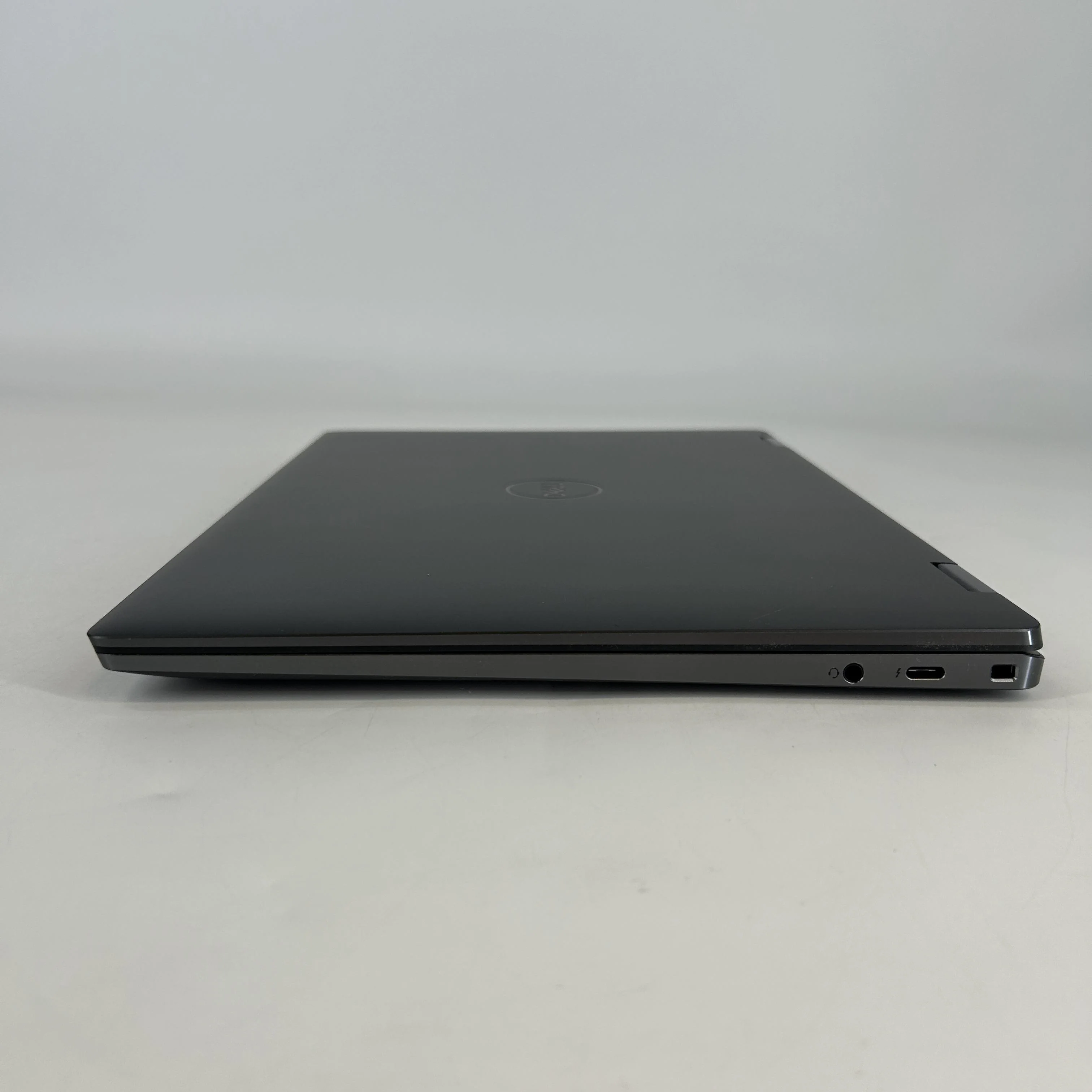 Dell Latitude 9440 (2-in-1) 14 Gray 1.8 GHz Intel Core i7 13th Gen. 32GB RAM 1TB Solid State Drive - Image 7