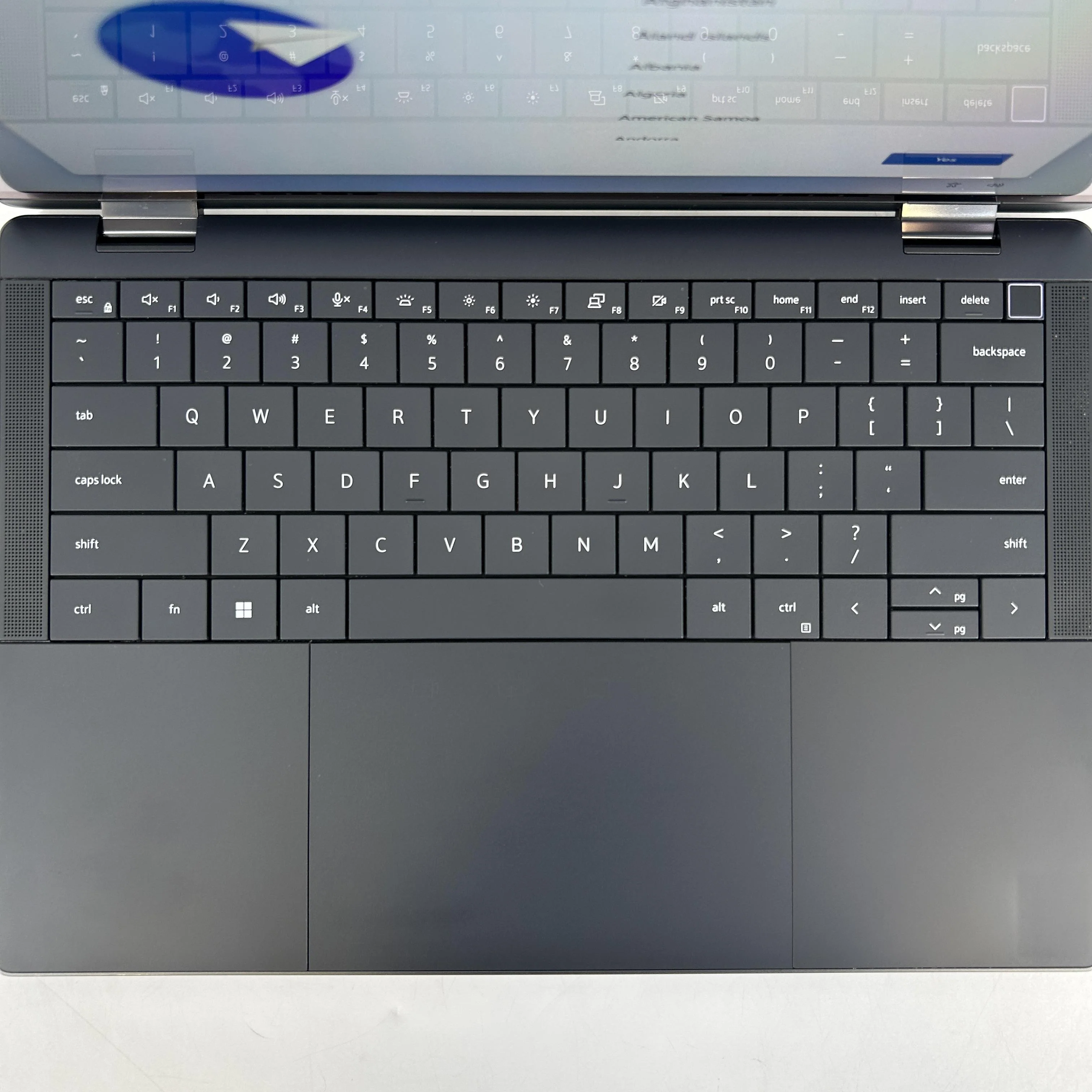 Dell Latitude 9440 (2-in-1) 14 Gray 1.8 GHz Intel Core i7 13th Gen. 32GB RAM 1TB Solid State Drive - Image 2