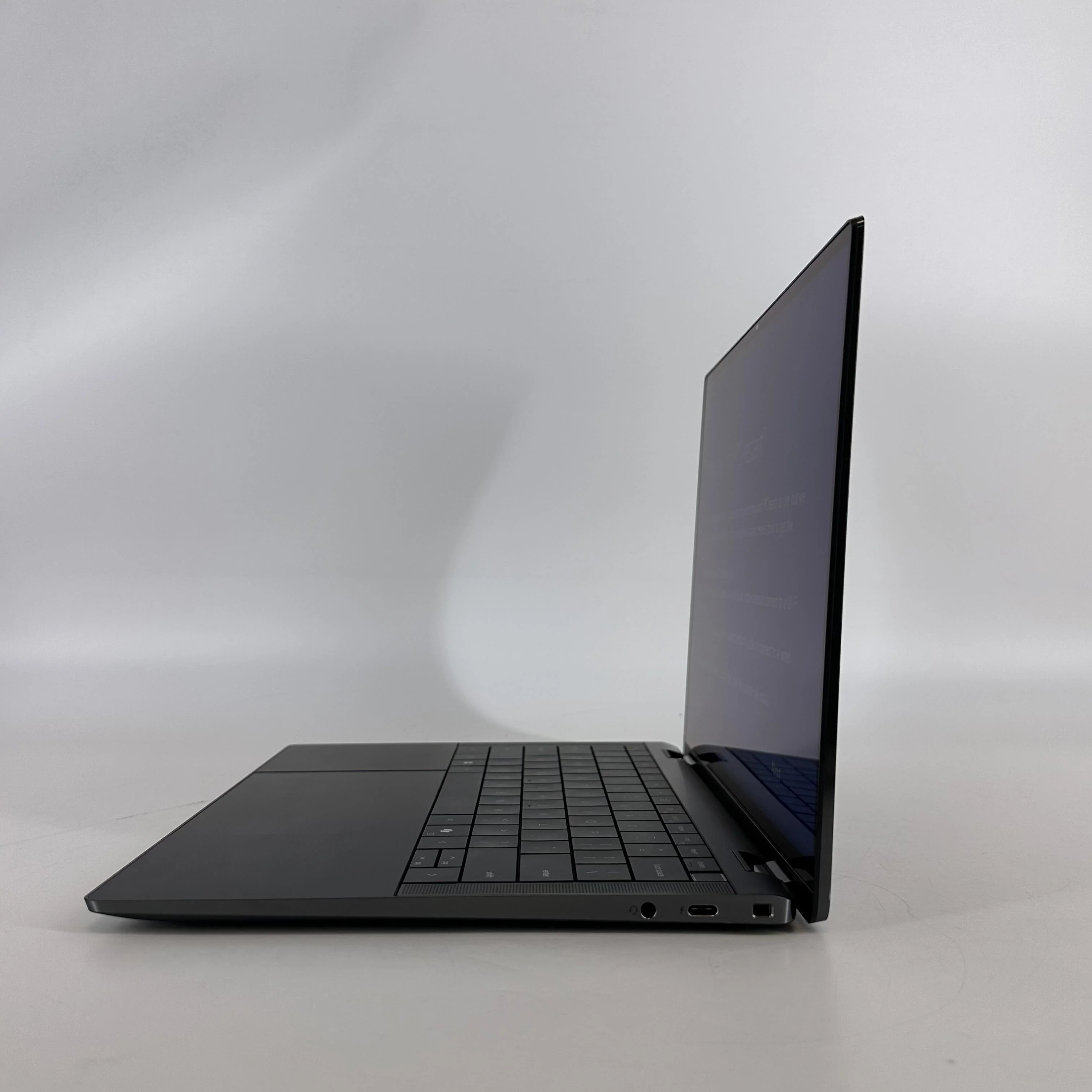 Dell Latitude 9450 (2-in-1) 14 Gray 2.1 GHz Intel Core Ultra 7 32GB RAM 1TB Solid State Drive - Image 18