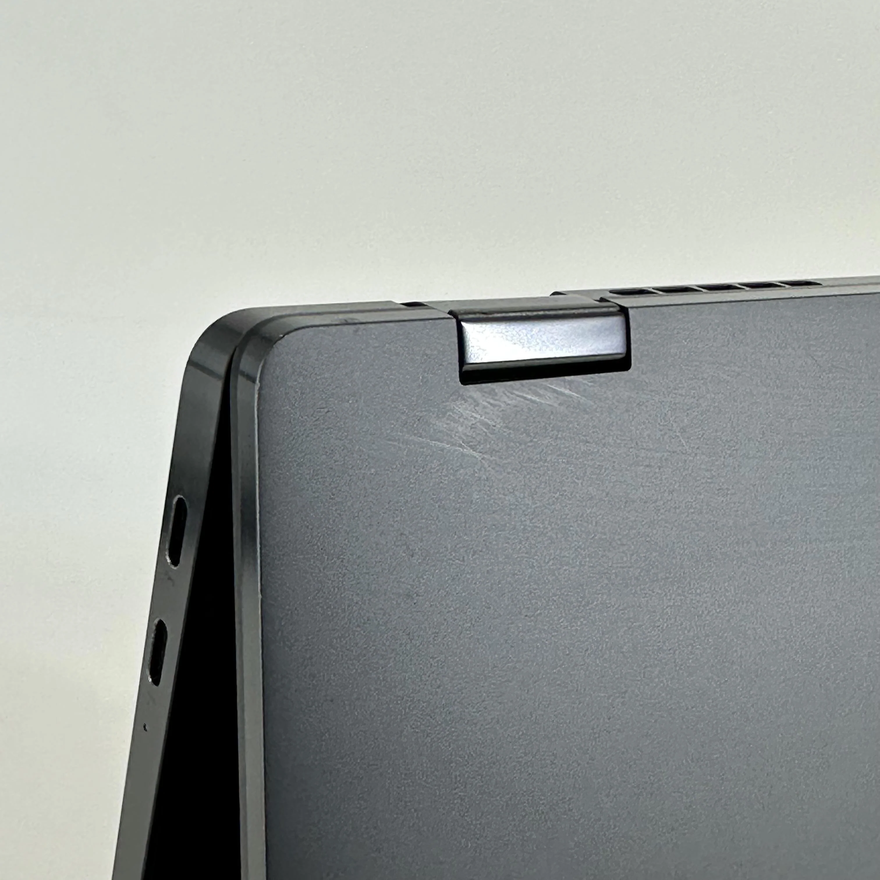 Dell Latitude 9450 (2-in-1) 14 Gray 2.1 GHz Intel Core Ultra 7 32GB RAM 1TB Solid State Drive - Image 9
