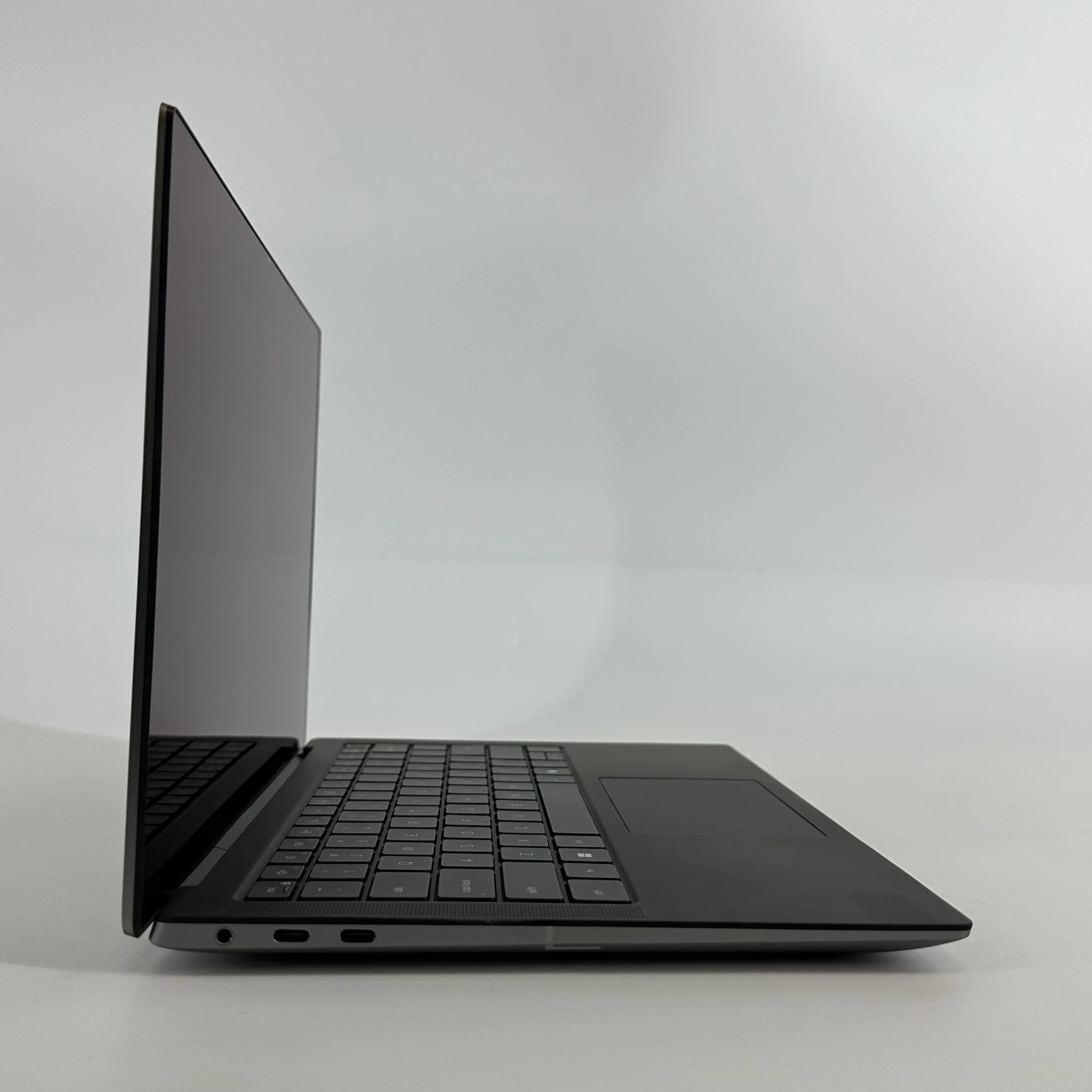 Dell Precision 5490 14 Gray 3.8 GHz Intel Core Ultra 7 32GB RAM 512GB Solid State Drive NVIDIA RTX 1000 Ada 6 GB - Image 5