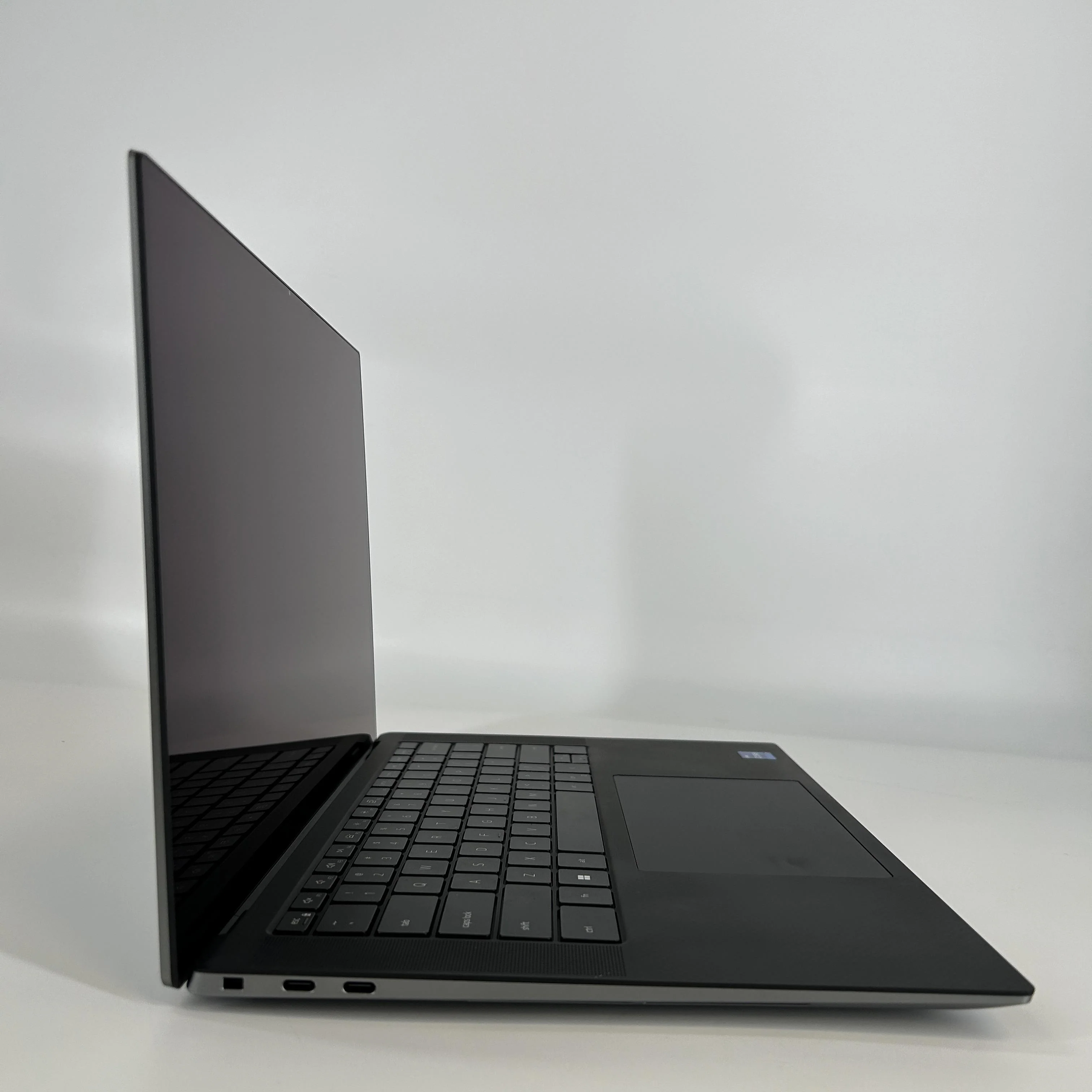 Dell Precision 5570 15.6 Gray 2.4 GHz Intel Core i7 12th Gen. 64GB RAM 2TB Solid State Drive NVIDIA RTX A1000 4 GB - Image 5