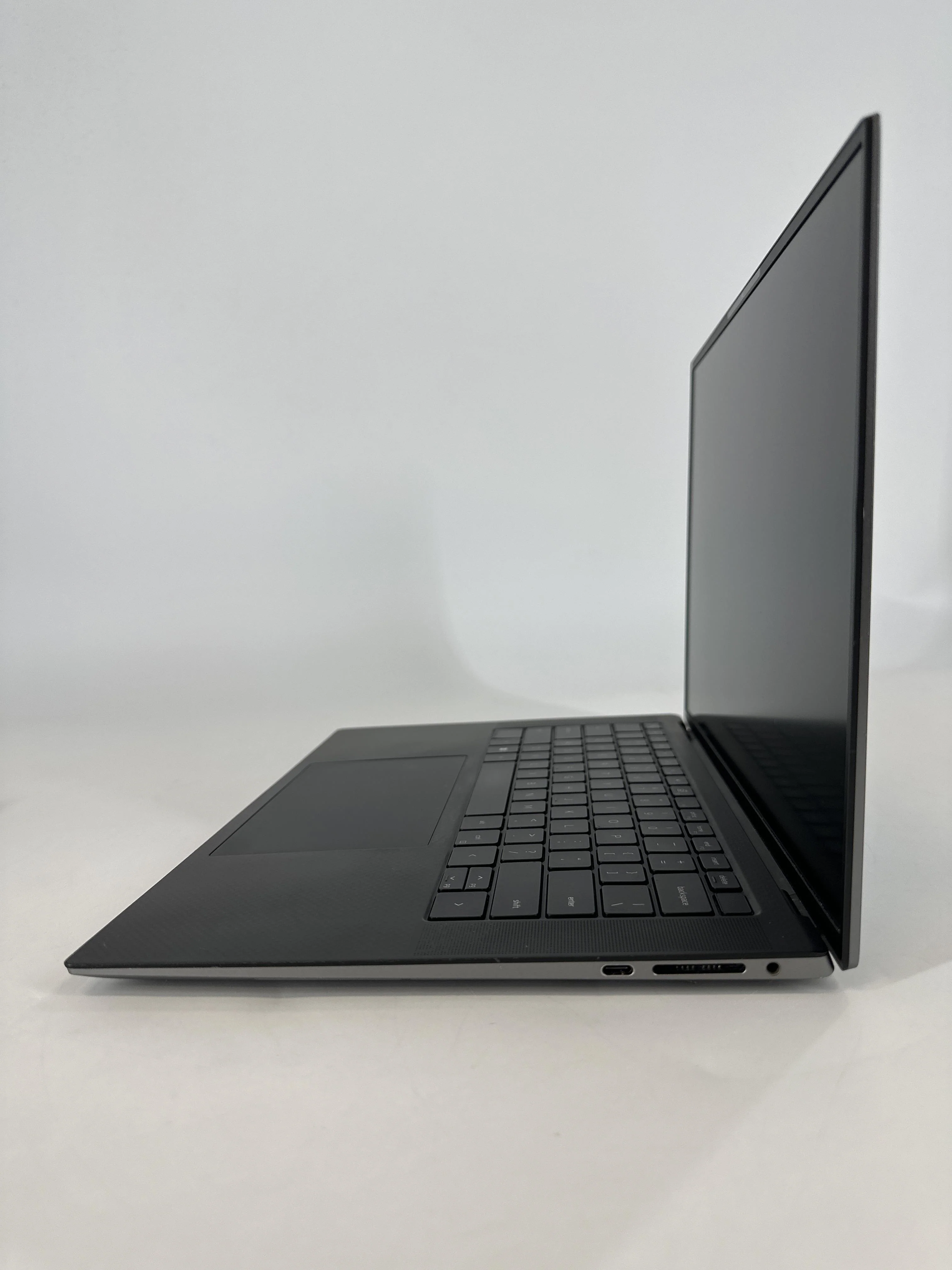 Dell Precision 5570 15.6 Gray 2.5 GHz Intel Core i9 12th Gen. 32GB RAM 1TB Solid State Drive NVIDIA RTX A2000 8 GB - Image 4