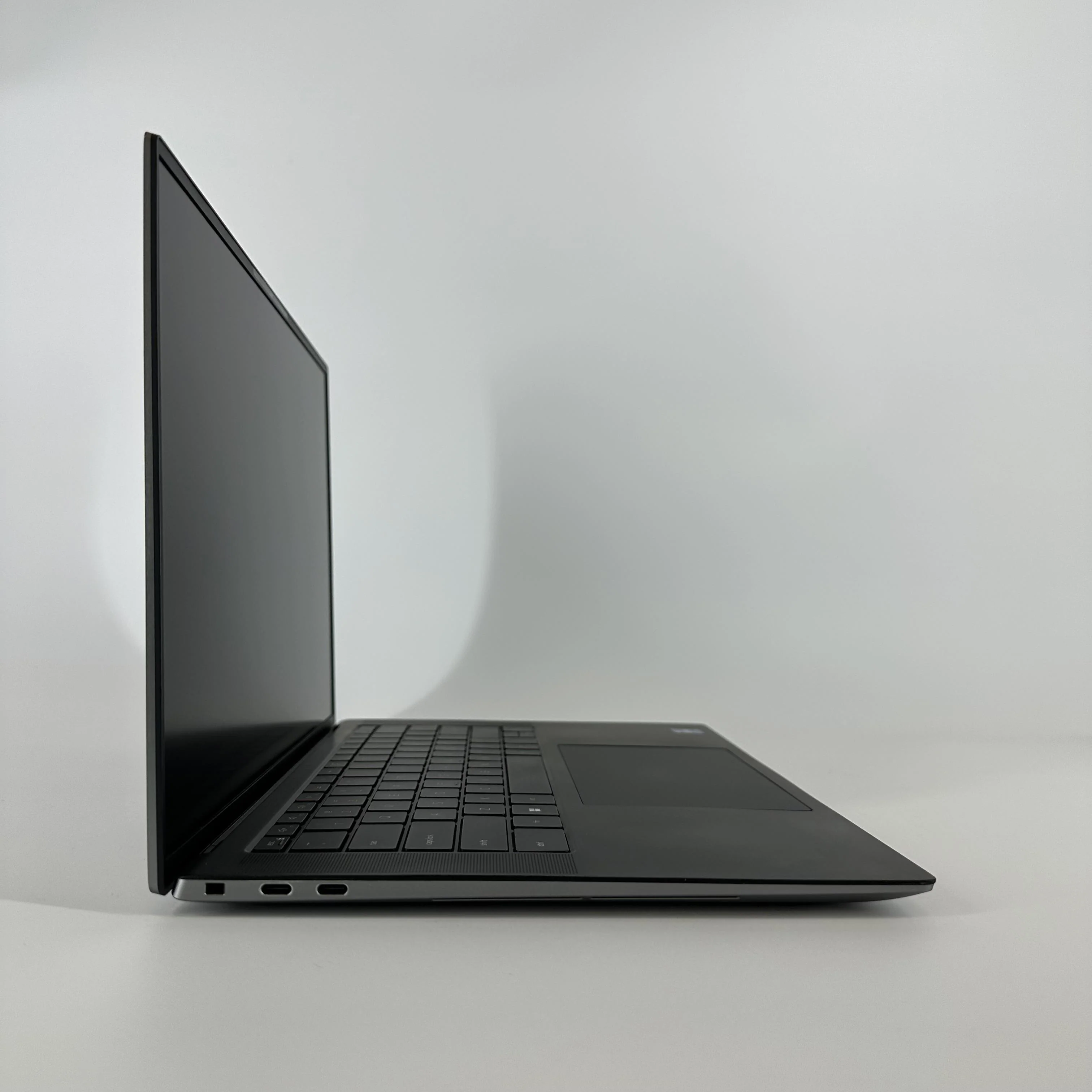 Dell Precision 5570 15.6 Gray 2.5 GHz Intel Core i9 12th Gen. 8GB RAM 512GB Solid State Drive - Image 4